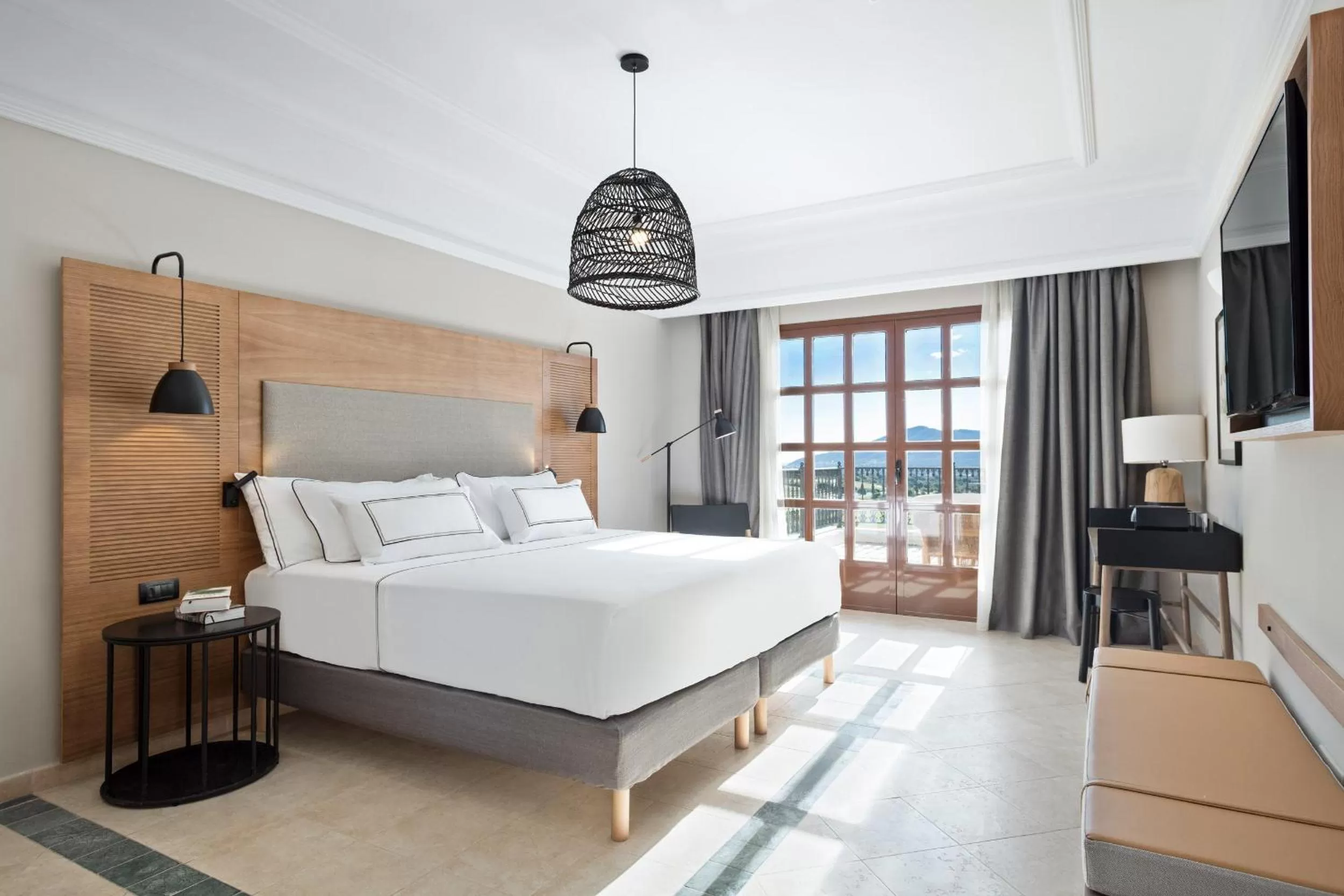 Photo of the whole room, Bed in Melia Villaitana