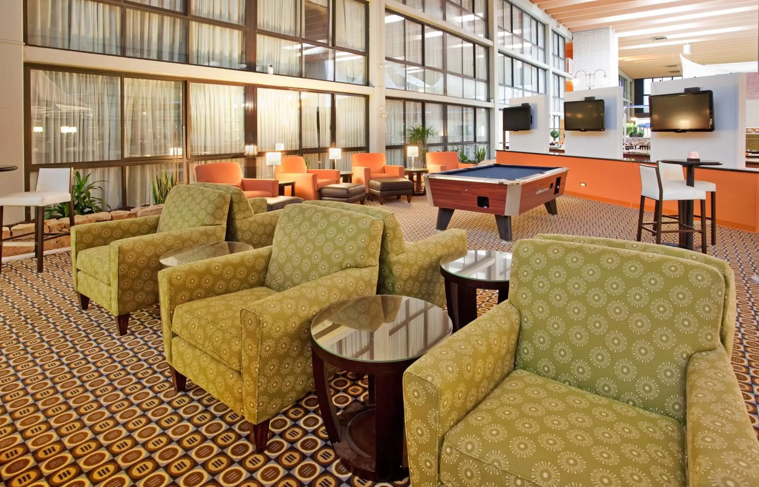 Lobby or reception, Lounge/Bar in Wingate by Wyndham Kansas City