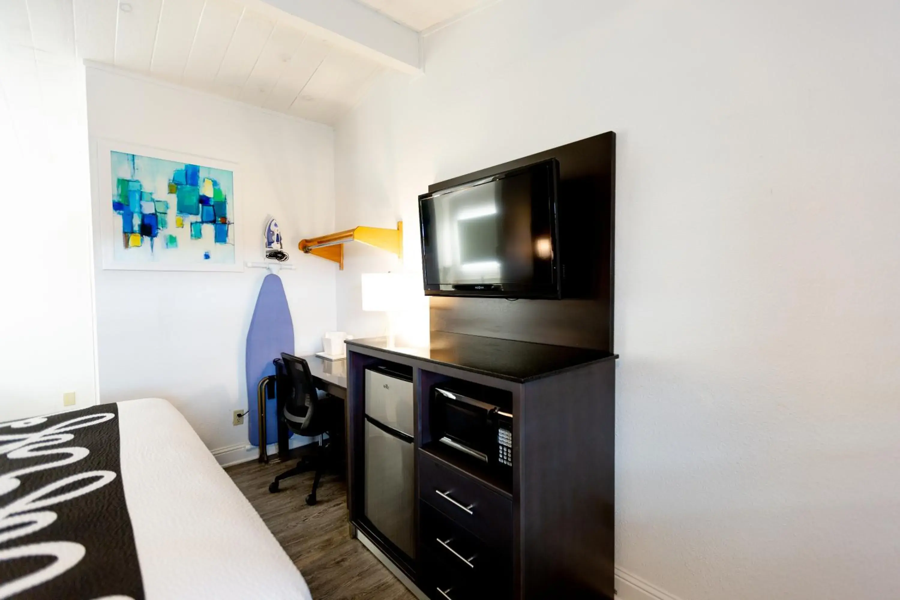 TV and multimedia, TV/Entertainment Center in SureStay Hotel by Best Western Seaside Monterey