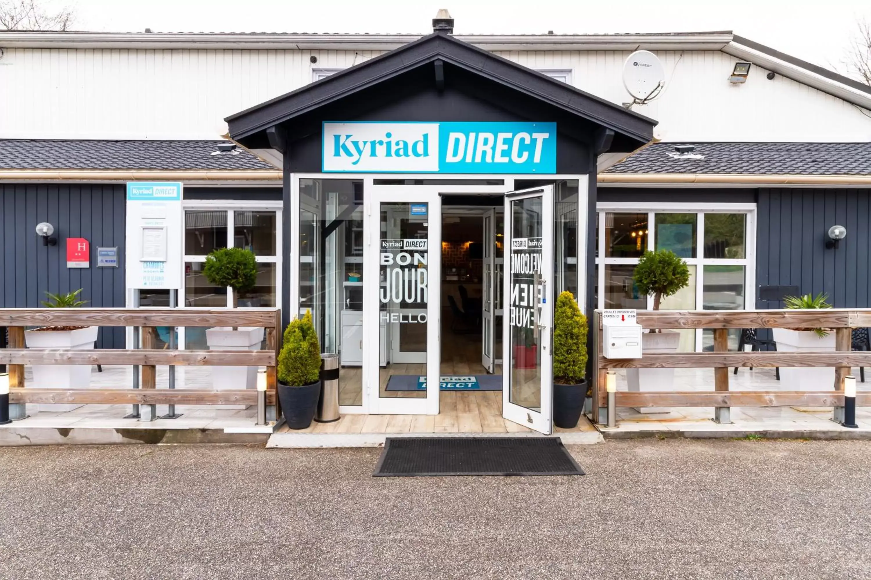 Facade/entrance in Kyriad Direct Rouen Nord - Barentin