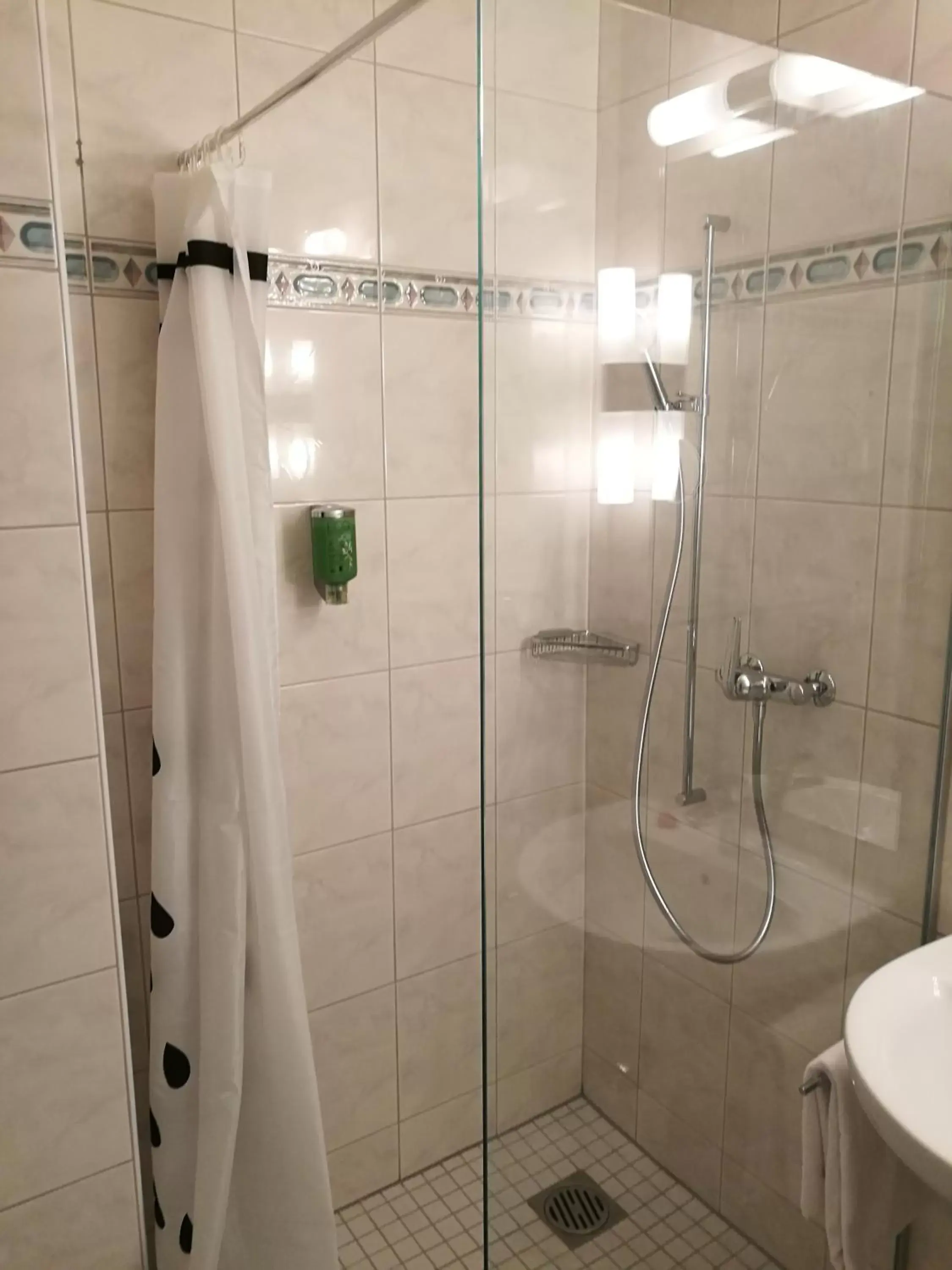 Shower, Bathroom in Hotel SiX