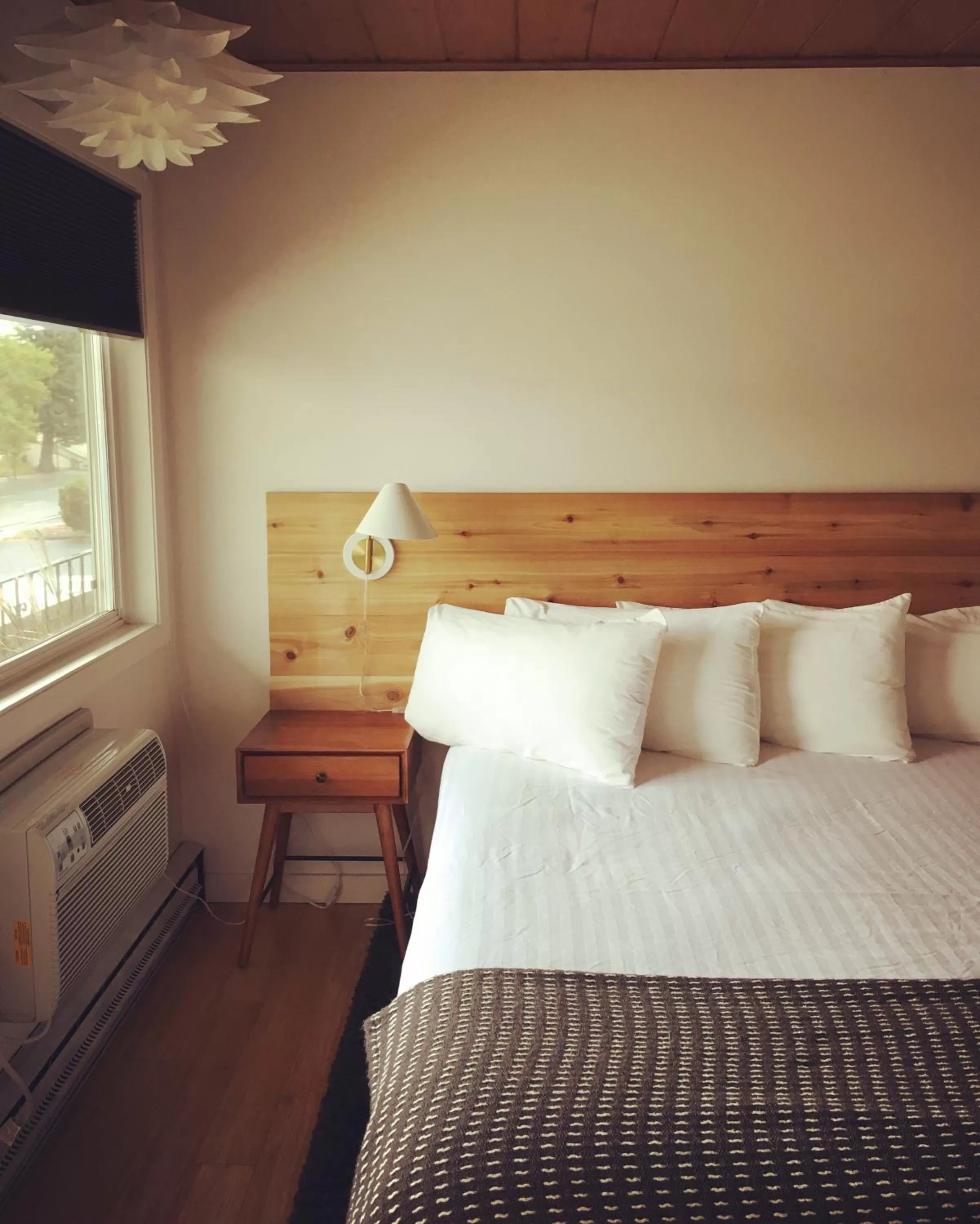 Bed in Monarch Motel