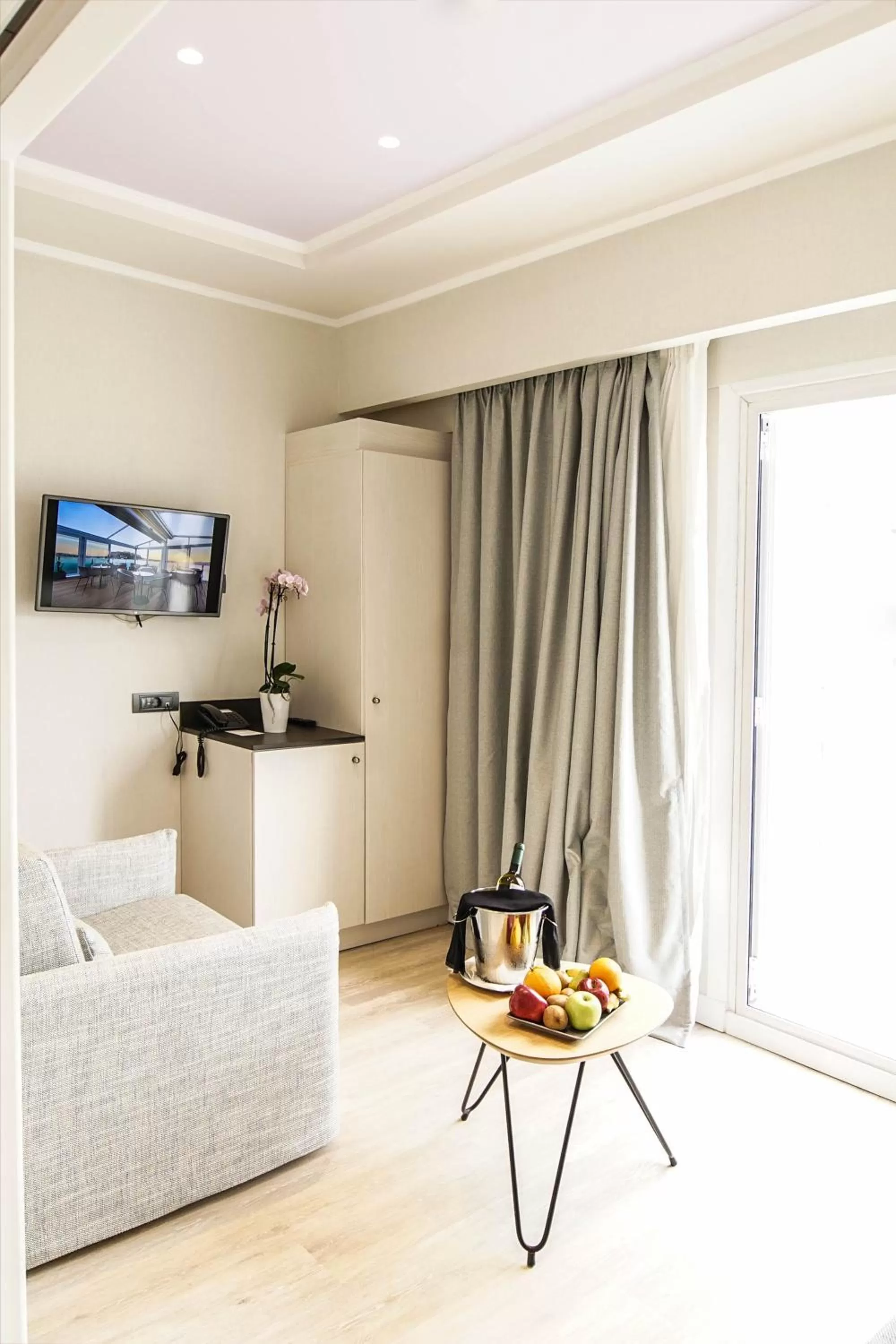 Living room in Athens Cypria Hotel