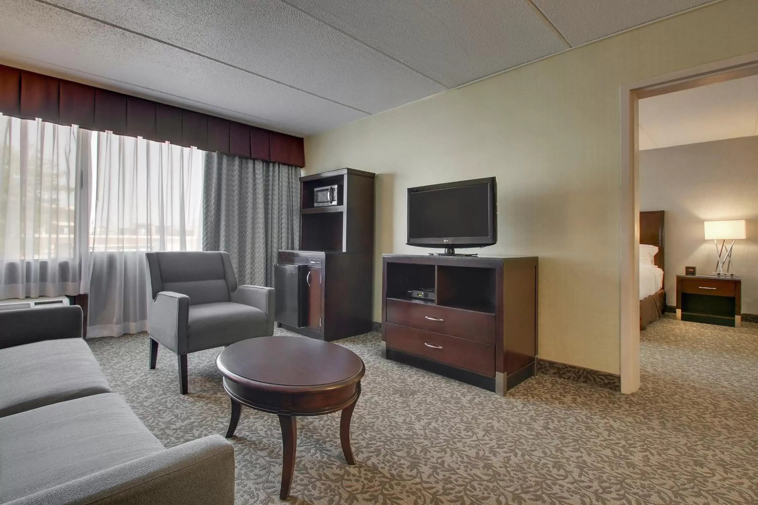 Photo of the whole room, Seating Area in Holiday Inn Westbury-Long Island, an IHG Hotel