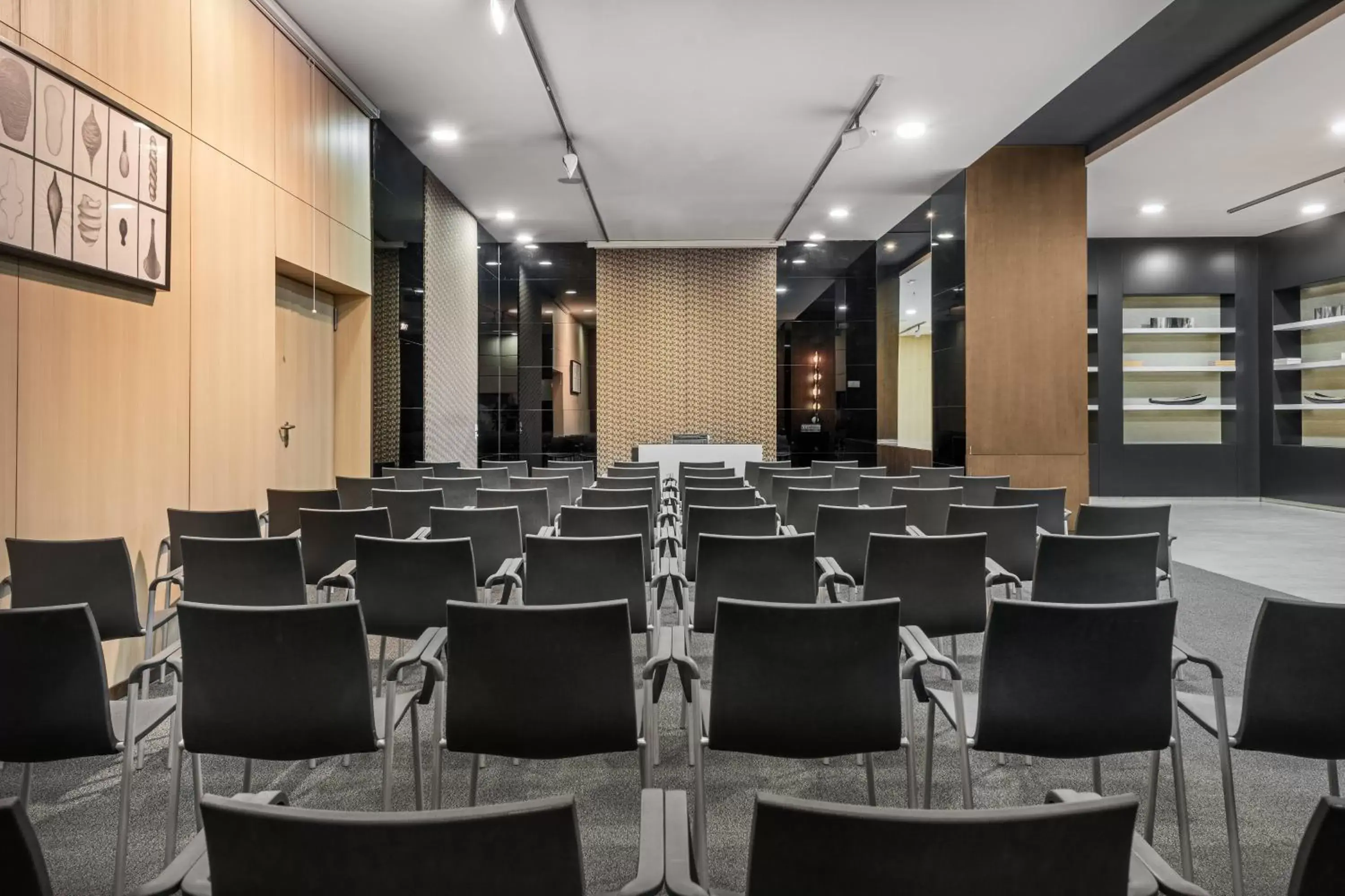 Meeting/conference room in AC Hotel Porto by Marriott