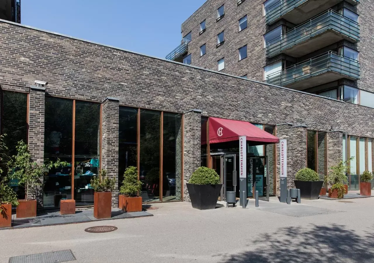 Property building in Charlottehaven Property building in Charlottehaven