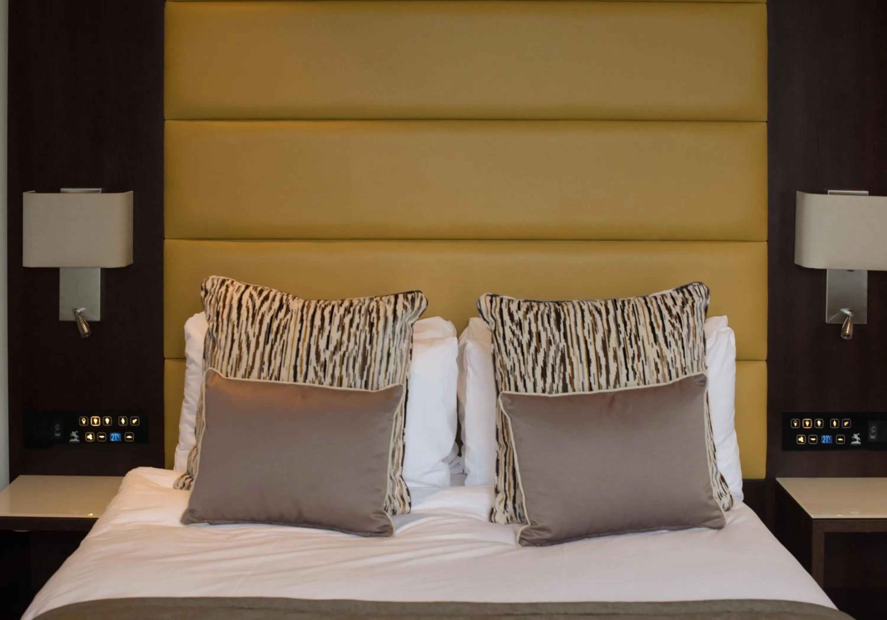 Decorative detail, Bed in St George's Hotel - Wembley