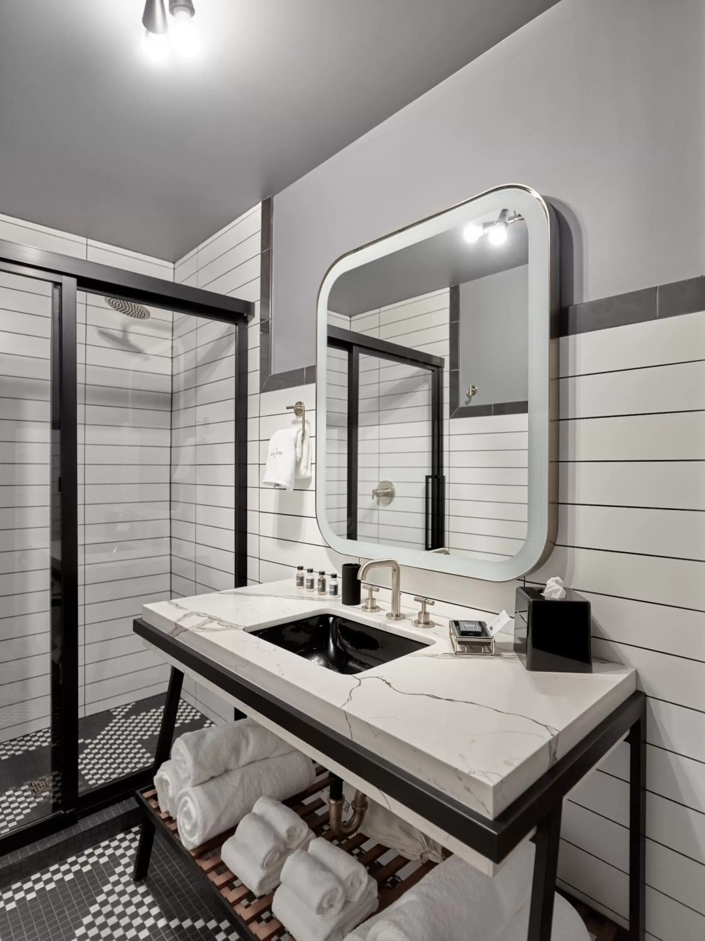 Bathroom in The Chicago Hotel Collection Wrigleyville