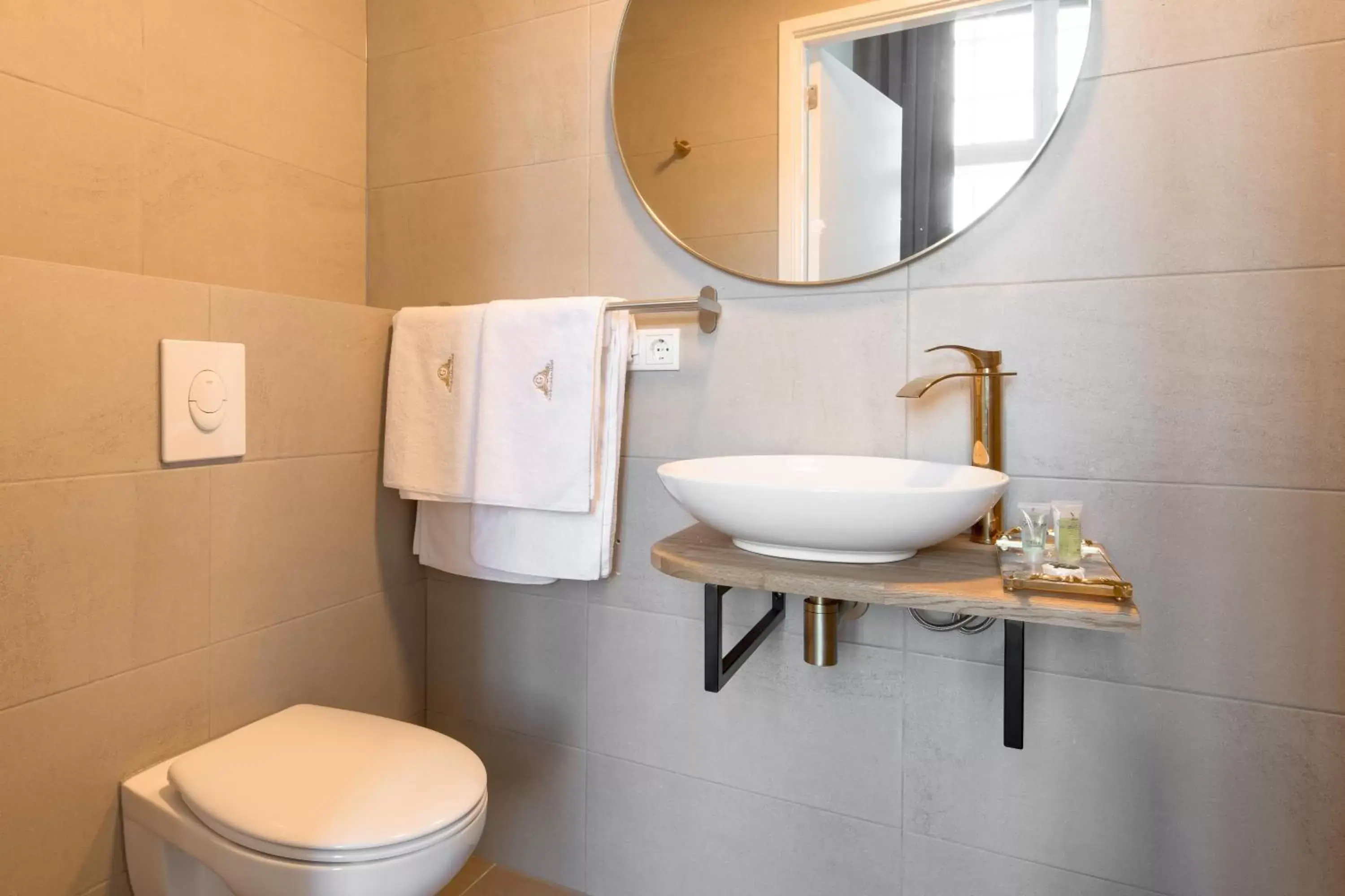 Bathroom in The Velvet Lodge