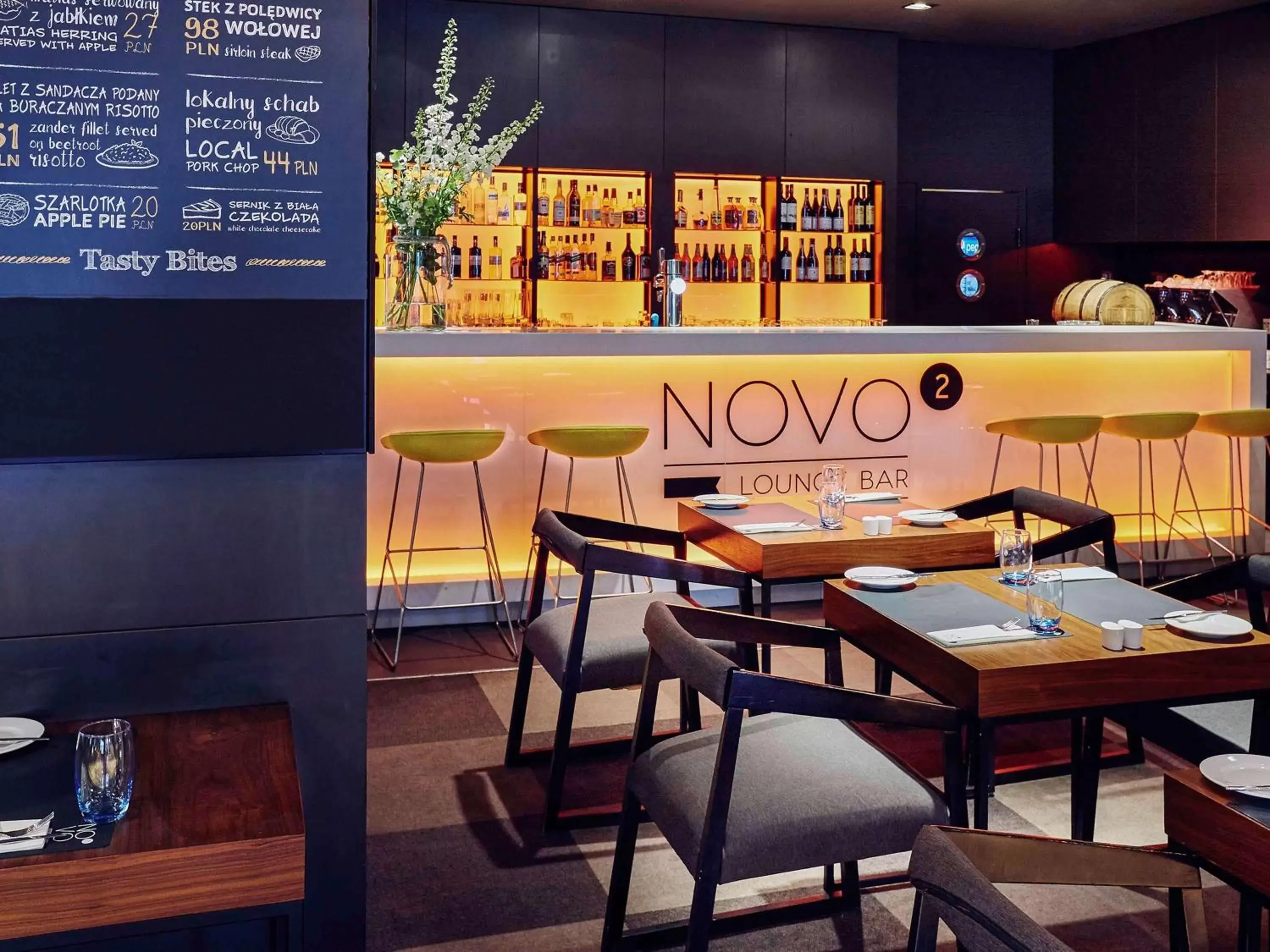 Lounge or bar, Restaurant/Places to Eat in Novotel Kraków City West