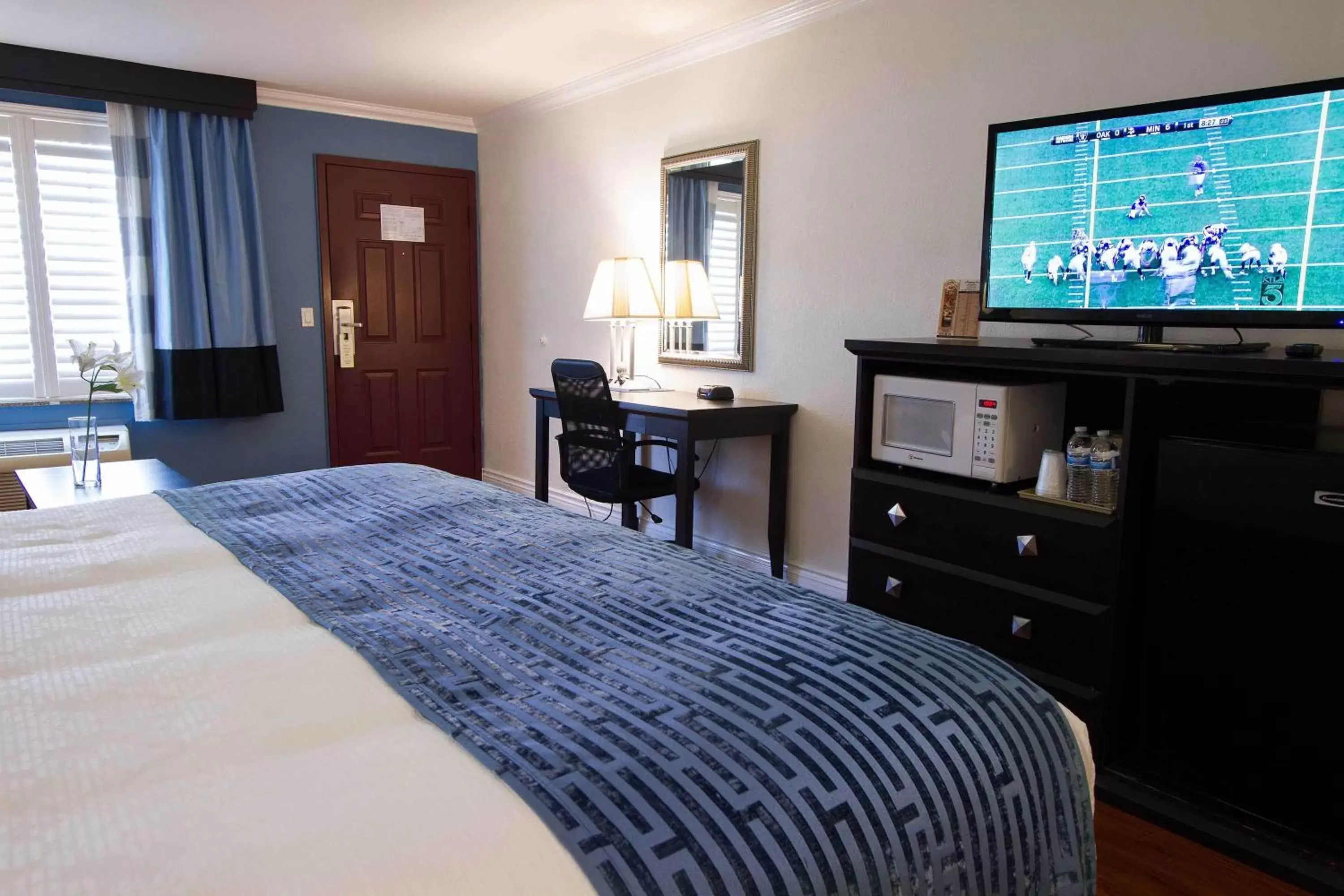 Photo of the whole room, Bed in Regency Inn in Los Angeles Photo of the whole room, Bed in Regency Inn in Los Angeles