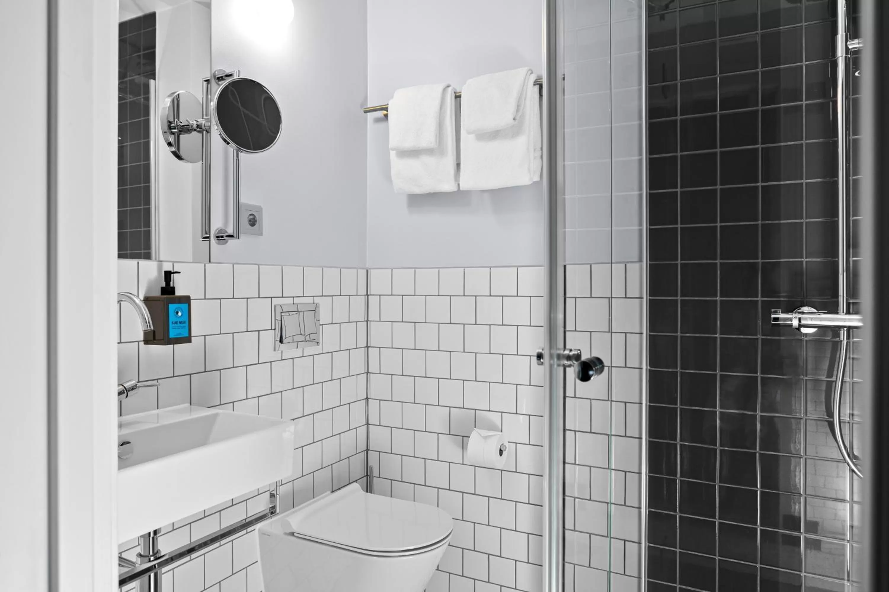 Shower in Comfort Hotel Karl Johan