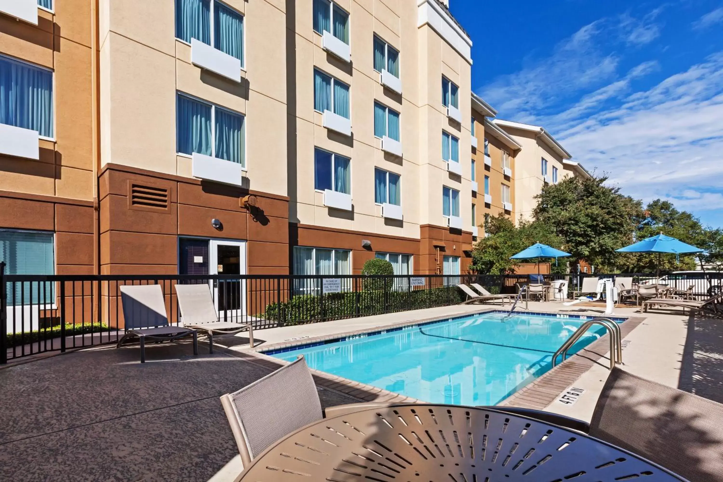 Swimming pool, Property Building in Fairfield Inn and Suites by Marriott Austin Northwest/The Domain Area
