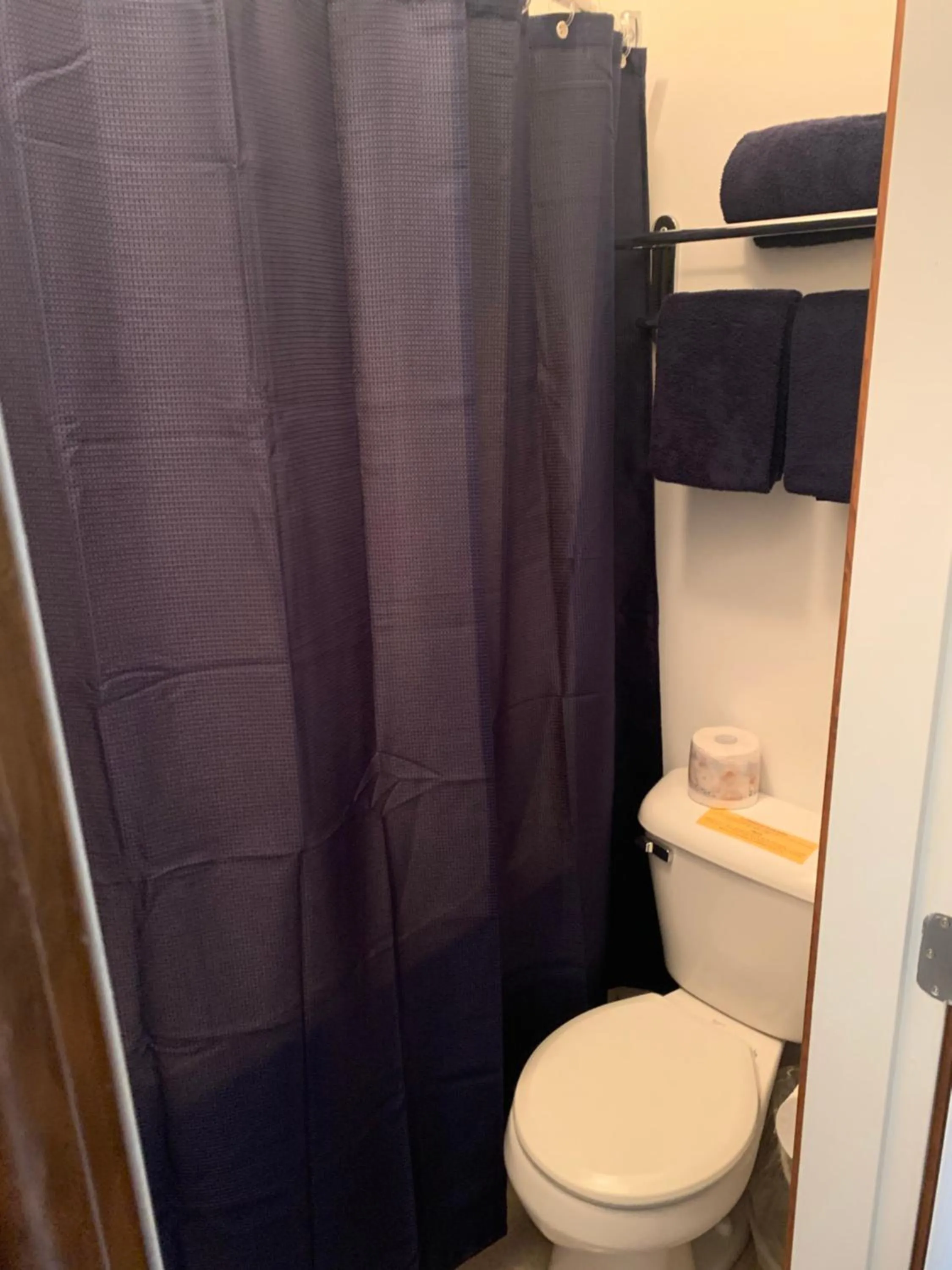 Bathroom in Peaks Lodge