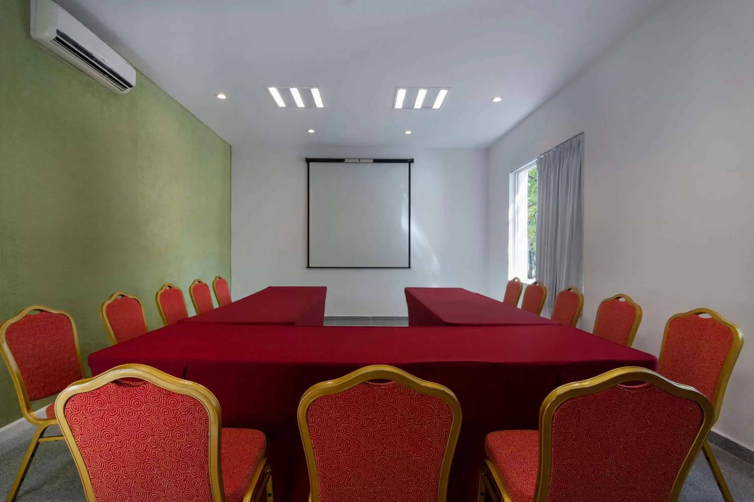 Meeting/conference room in Hilton MM Grand Hotel Puebla, Tapestry Collection