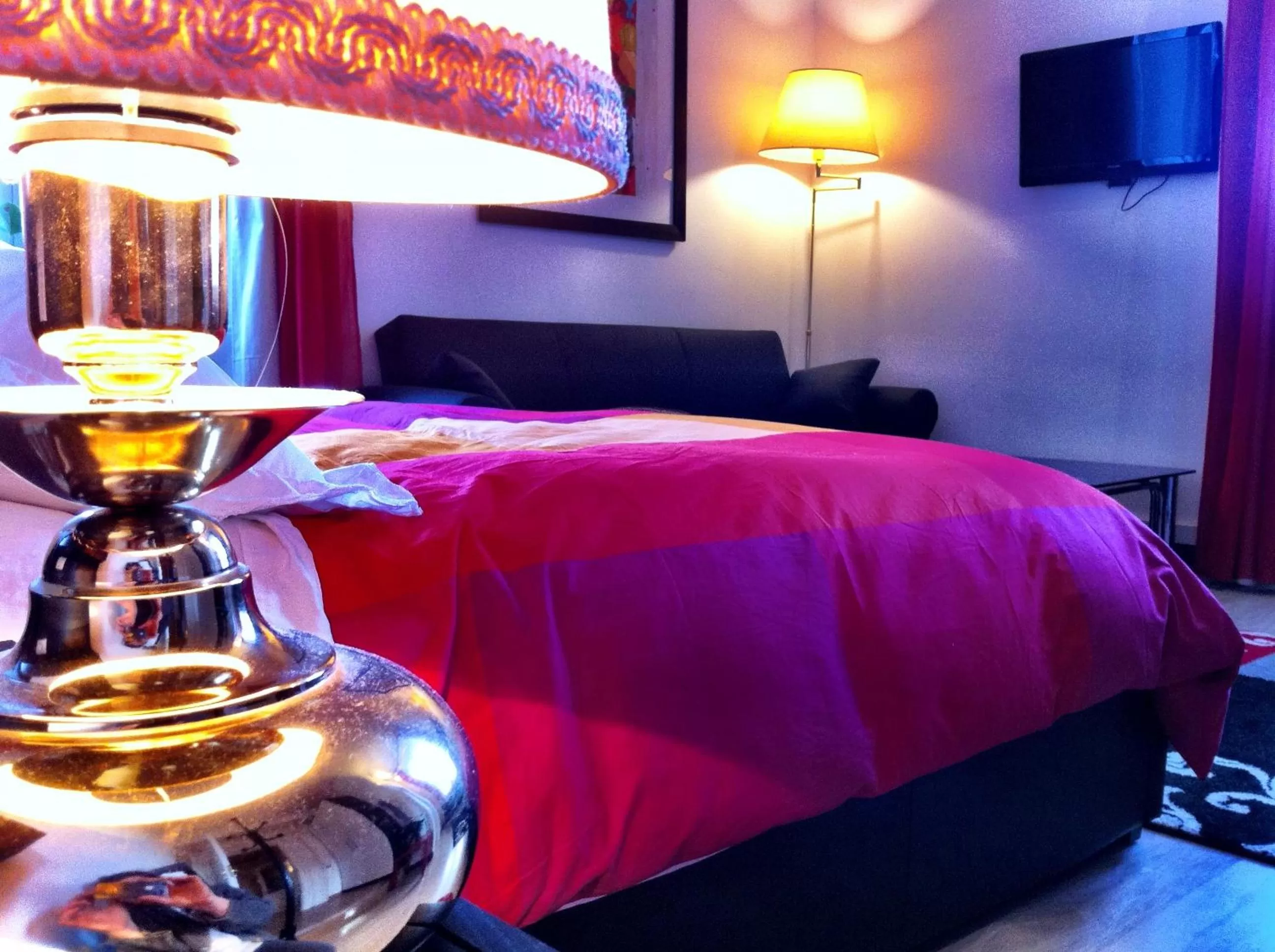 Toilet, Bed in Vatican Paradise