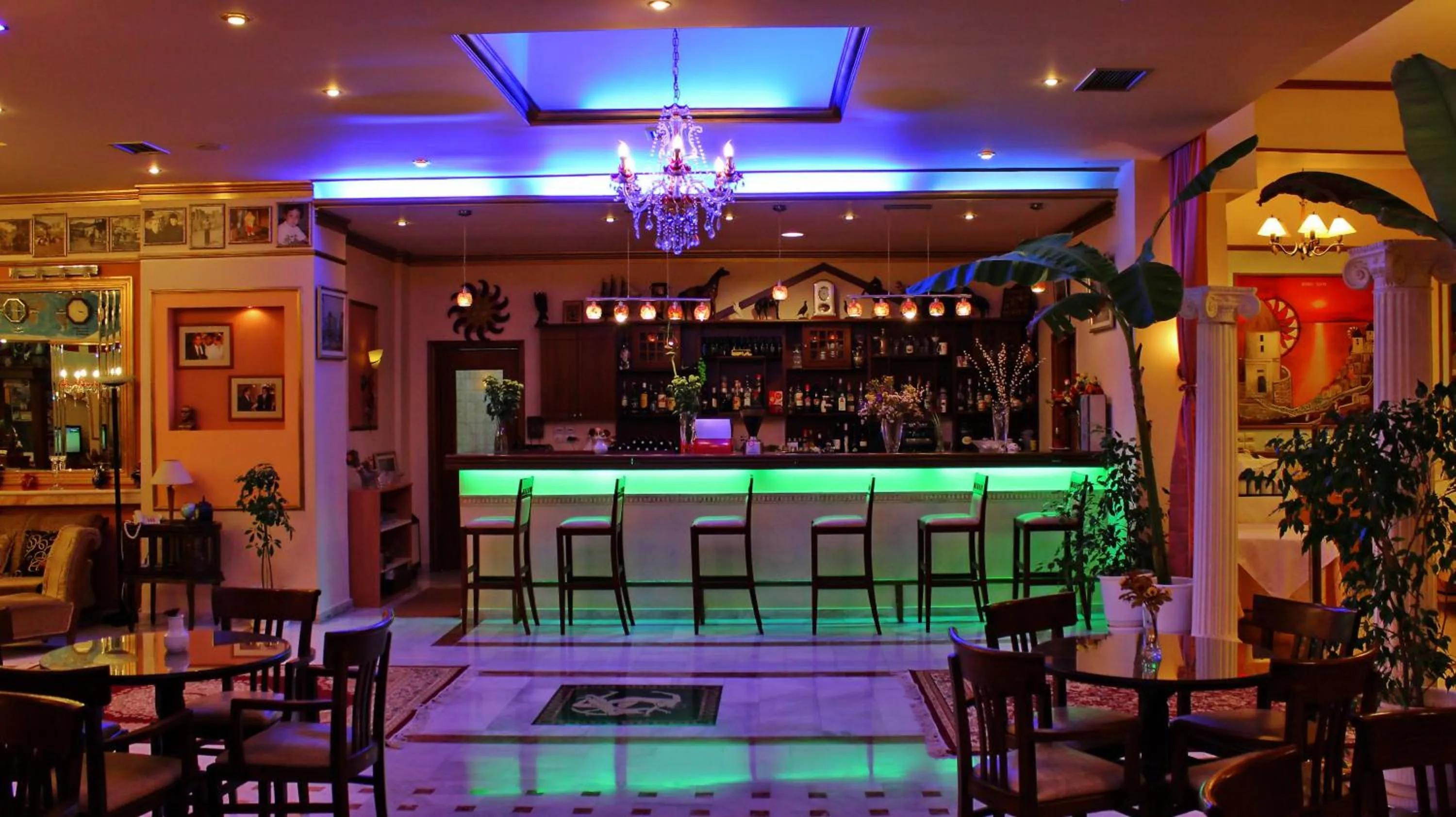 Lounge or bar in Hotel Kosta Famissi