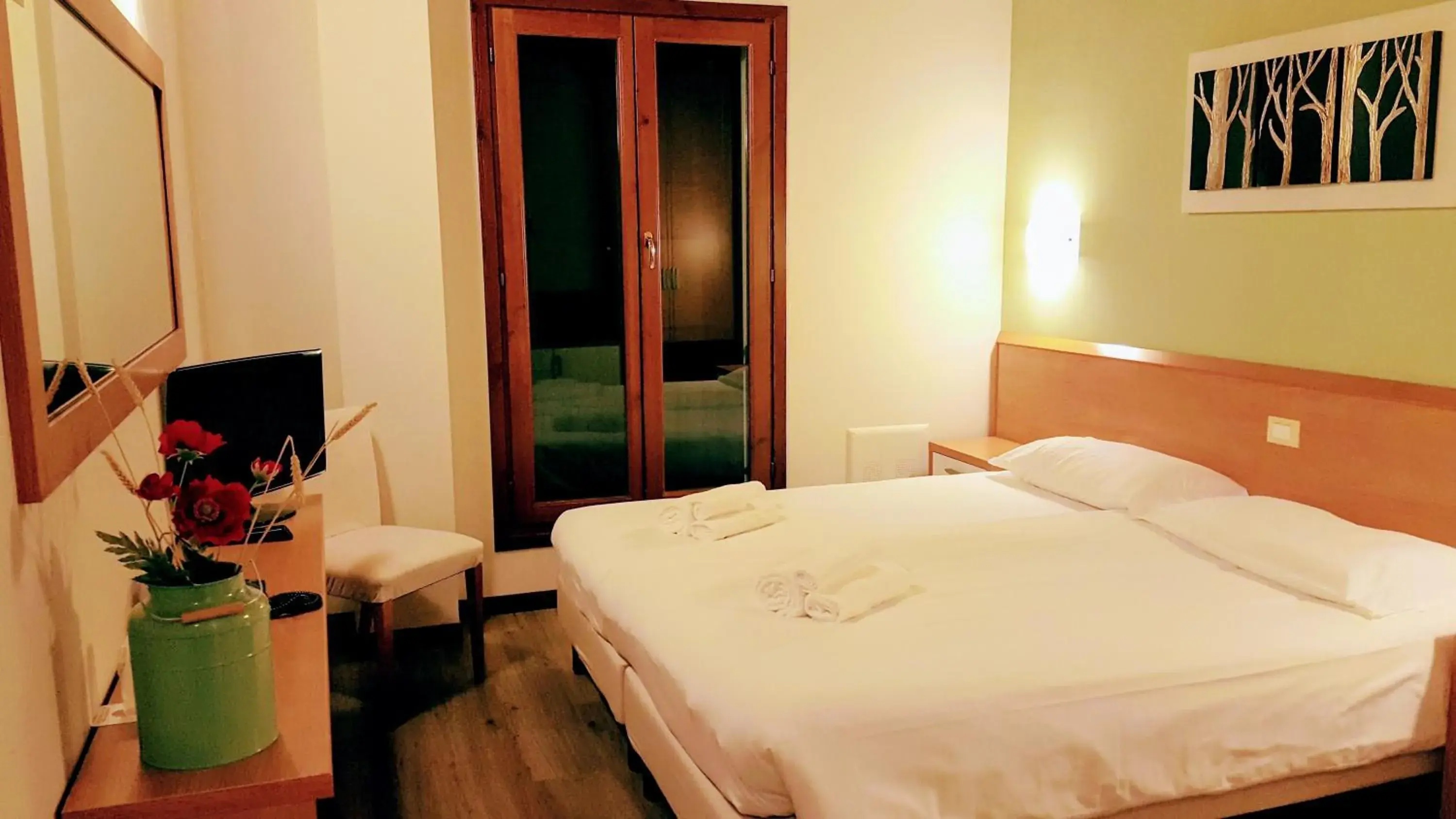 Photo of the whole room, Bed in Locanda All'Avanguardia