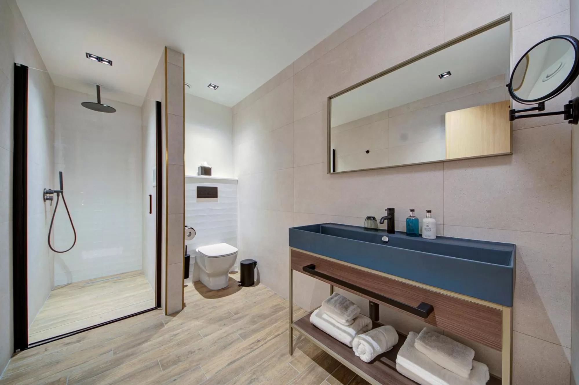 Land's End, Boutique Hotel