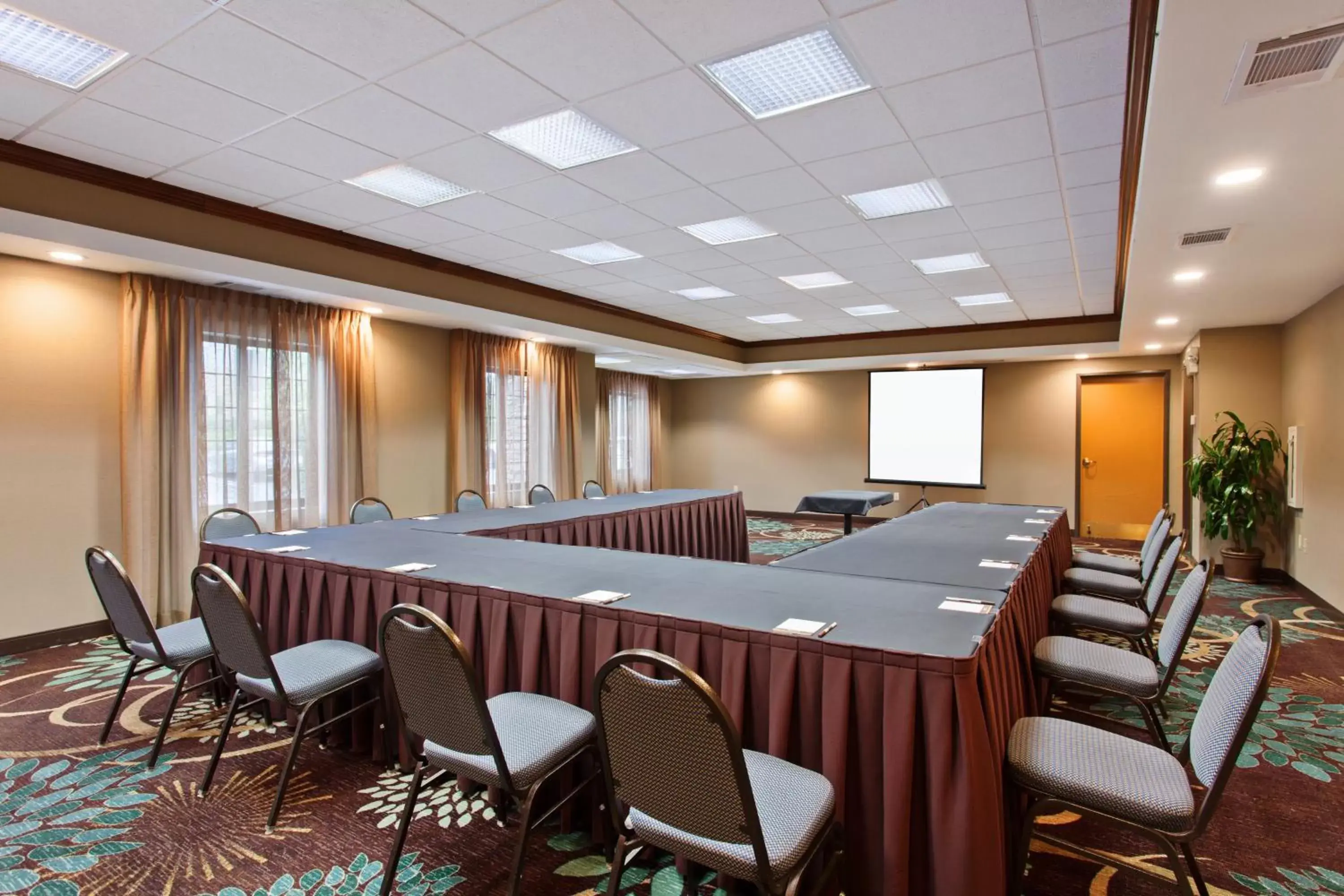Meeting/conference room in Staybridge Suites Irvine East/Lake Forest, an IHG Hotel