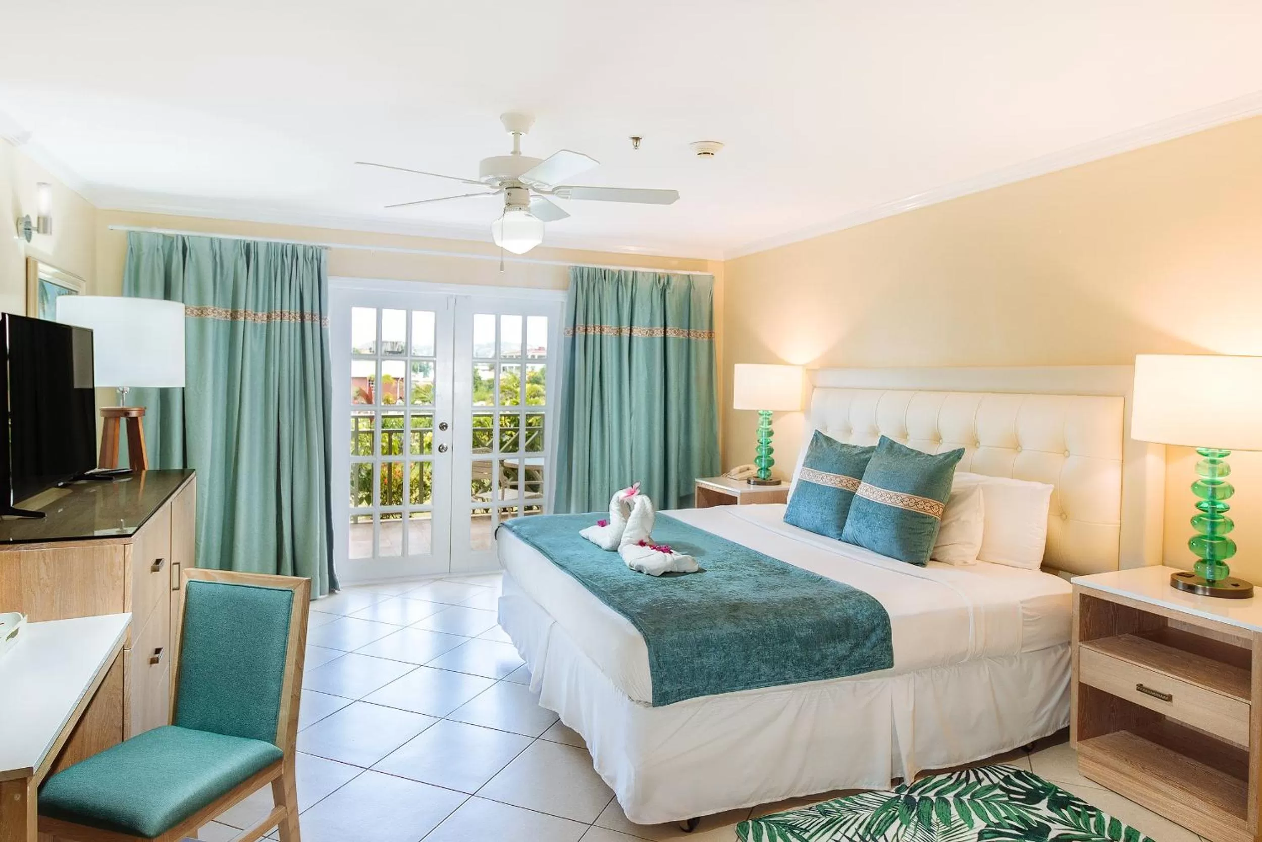 Photo of the whole room, Bed in Bay Gardens Beach Resort & Spa
