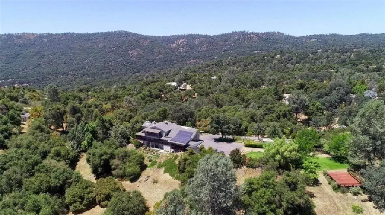 Bird's-eye View in Narrow Gauge Inn