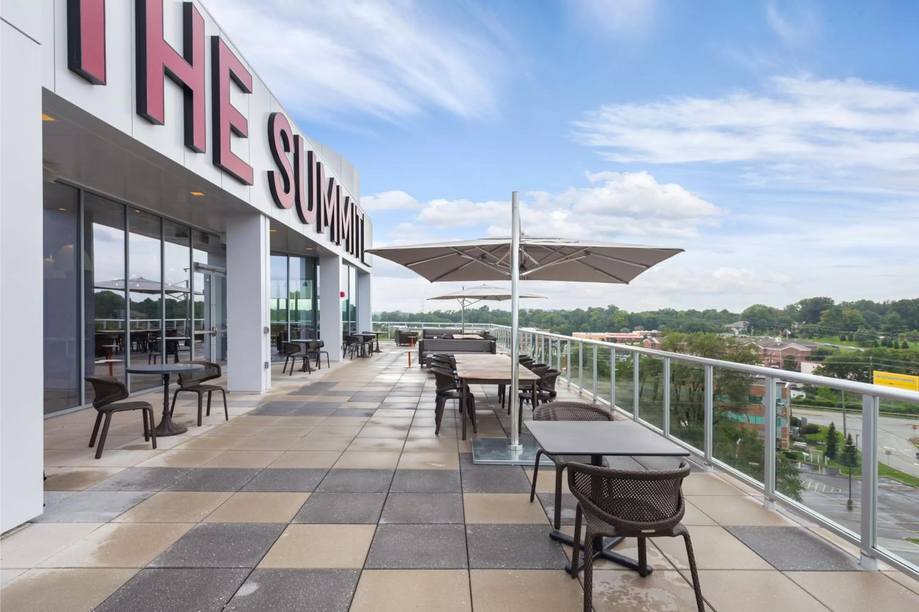 Restaurant/places to eat in The Summit Hotel