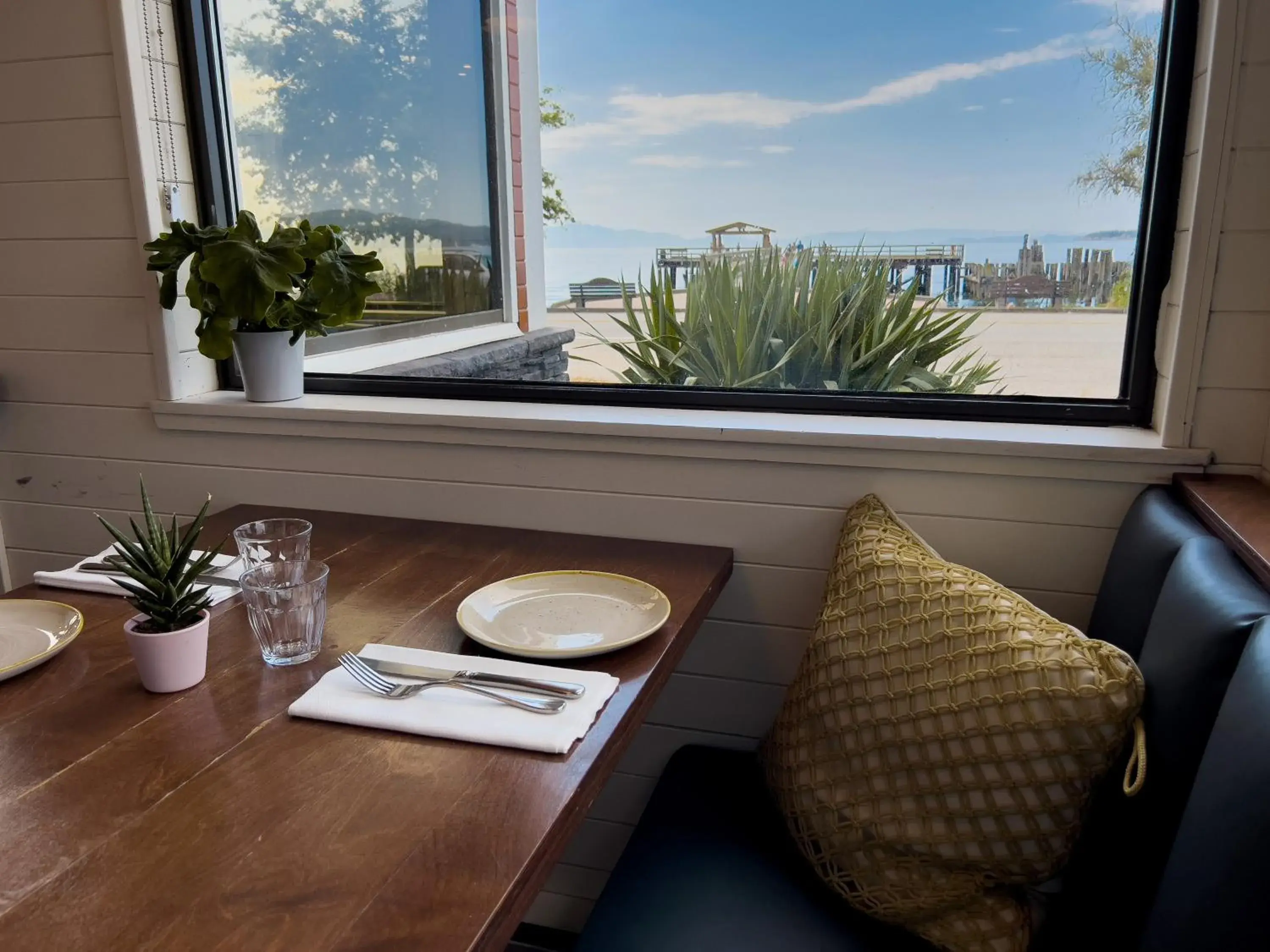 Restaurant/places to eat in The Oceanside, a Coast Hotel
