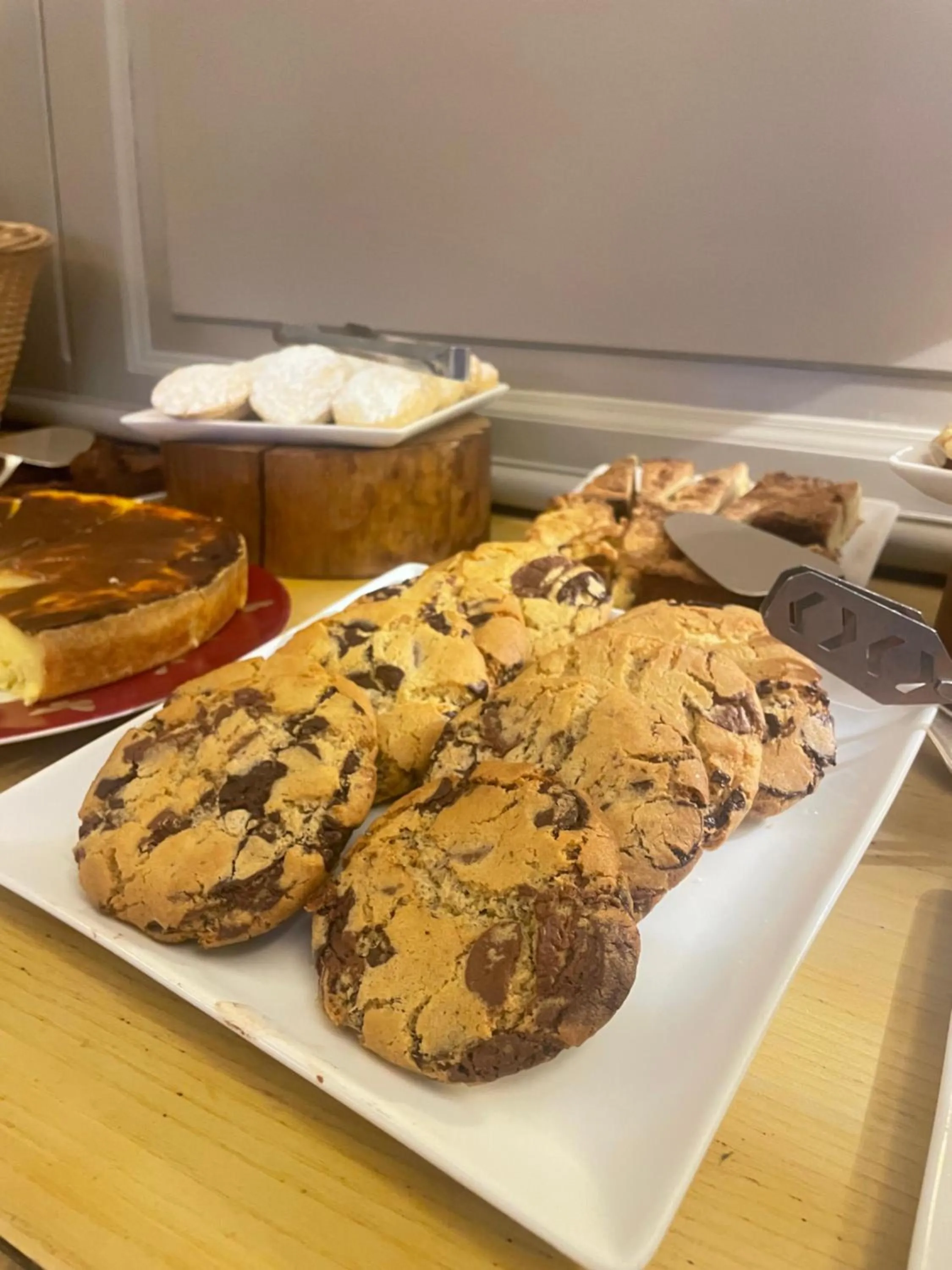 Food in Logis Hostellerie des Clos et restaurant Bistrot des grands crus et Maison de la tour Chablis