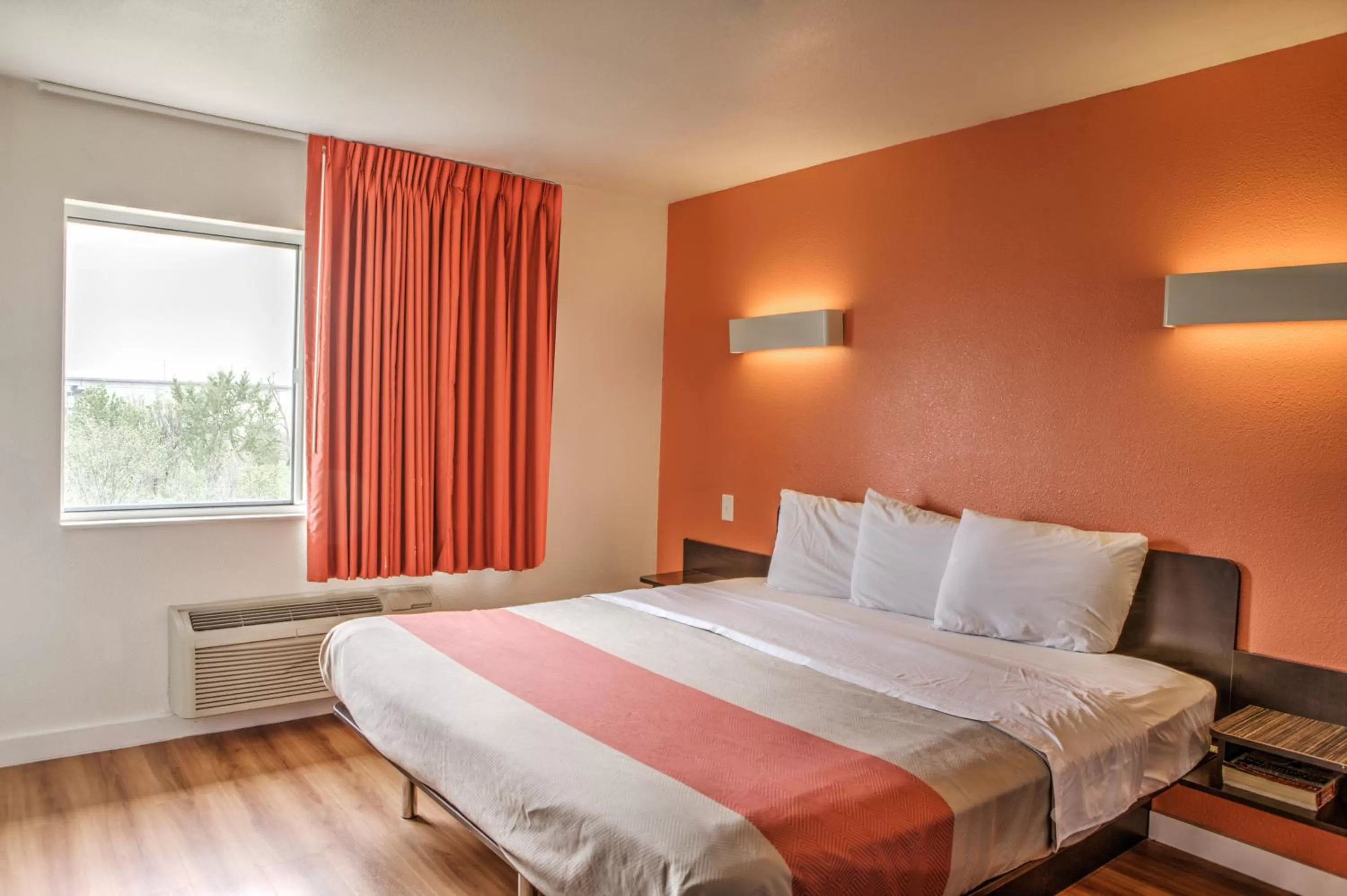 Bedroom, Bed in Motel 6-Dallas, TX - Northwest