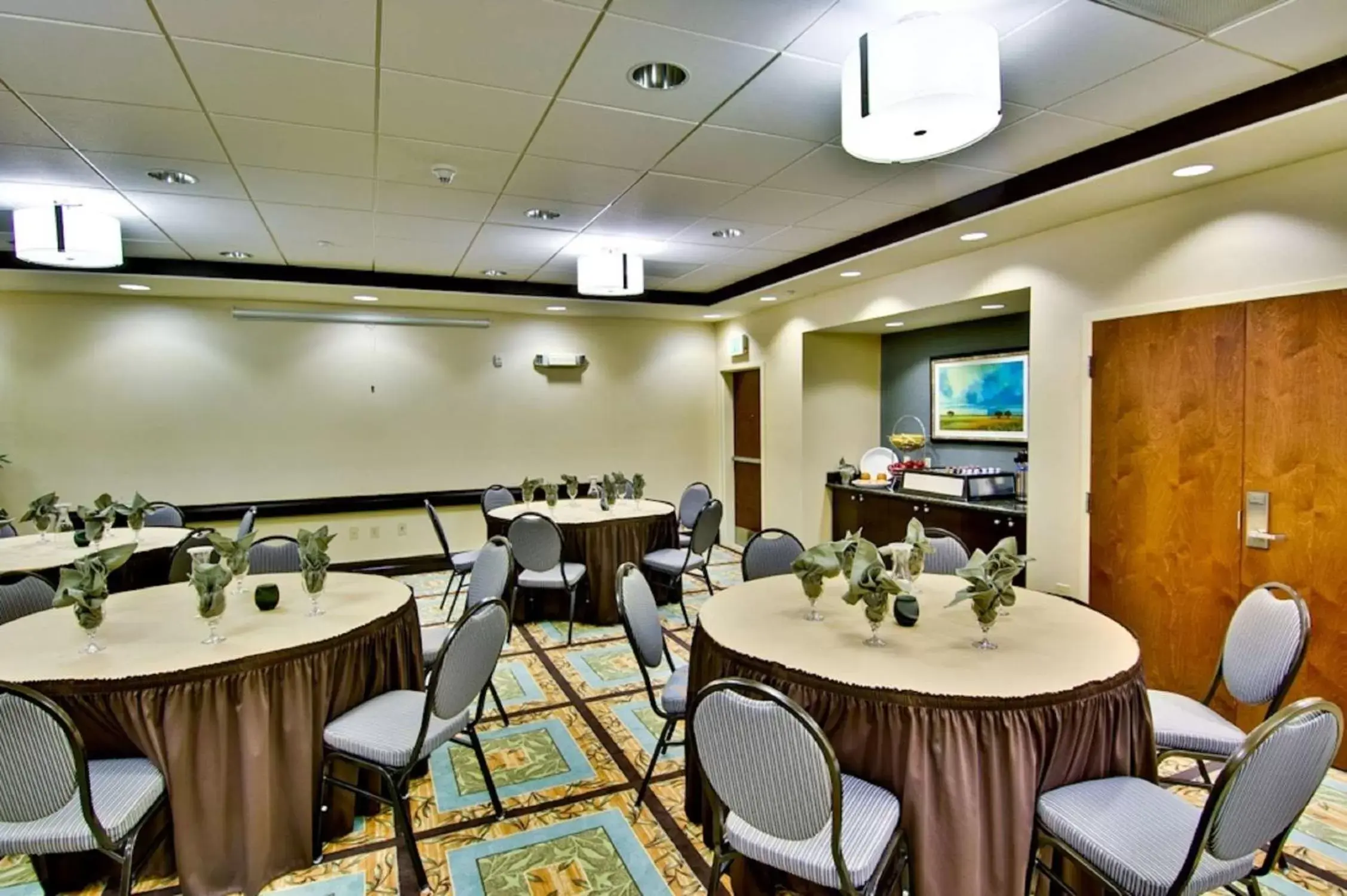 Meeting/conference room, Restaurant/Places to Eat in Hampton Inn & Suites Moreno Valley