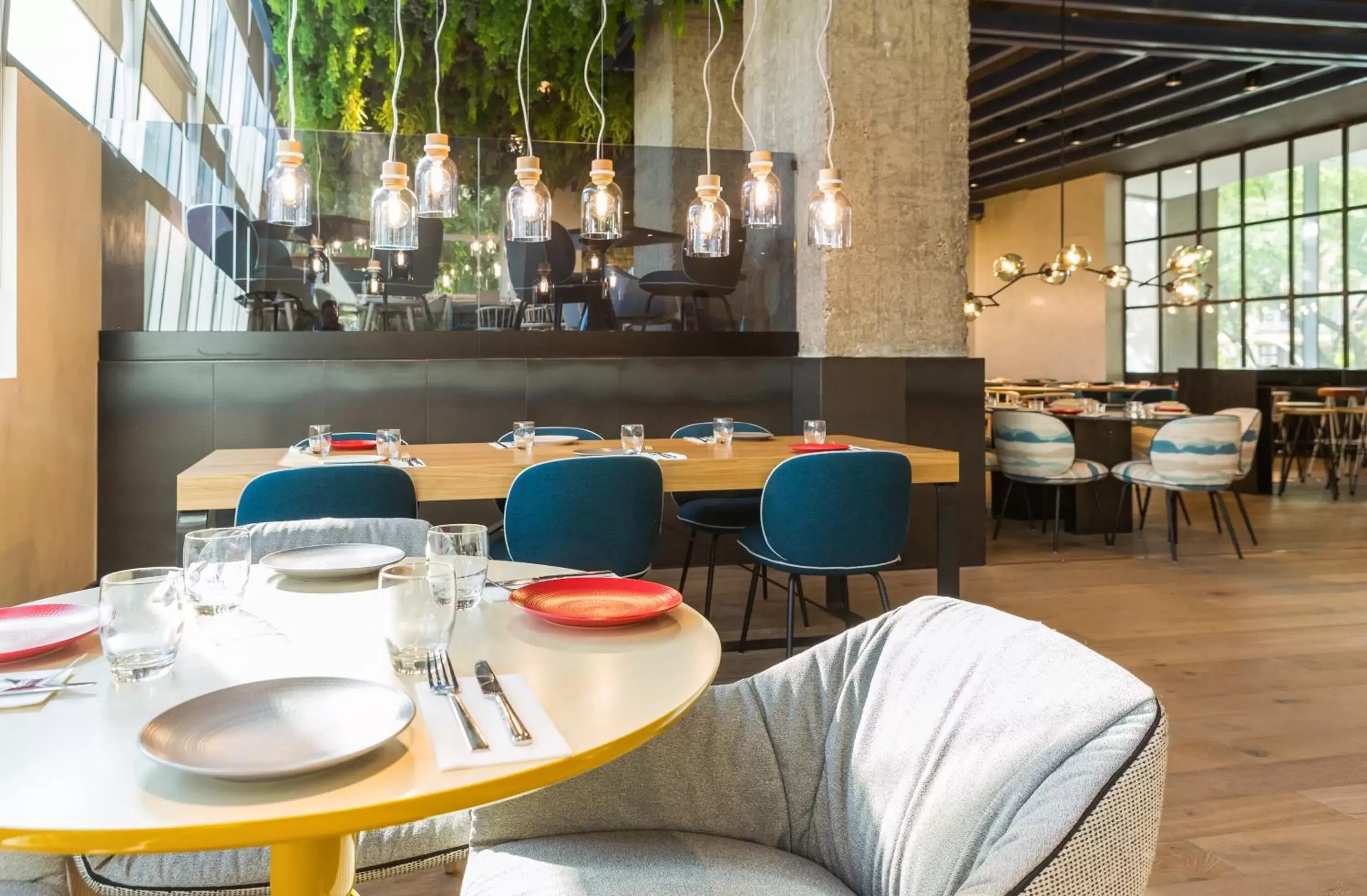 Restaurant/Places to Eat in Hotel Novotel Sevilla