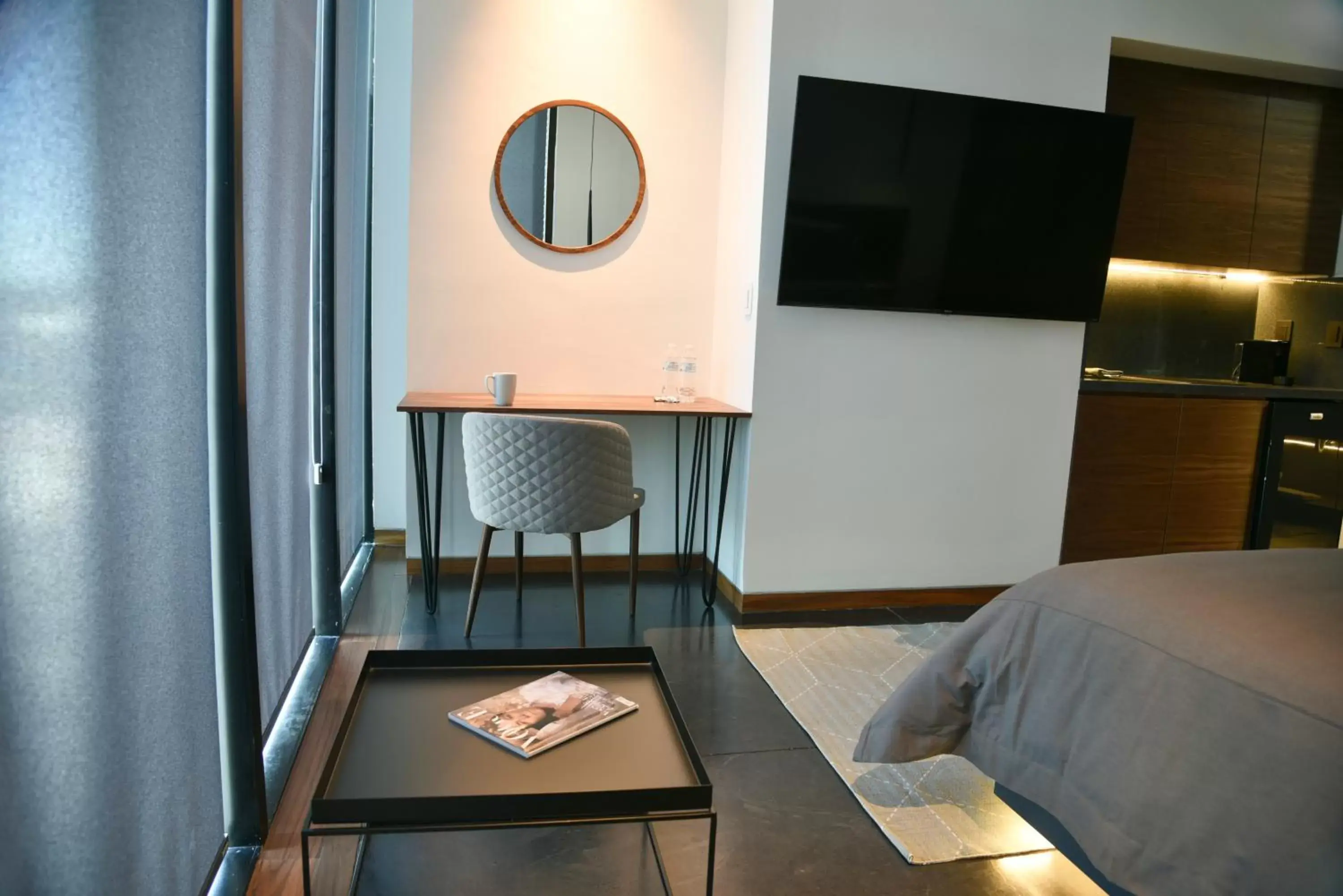 Bedroom, Seating Area in Suites BQ