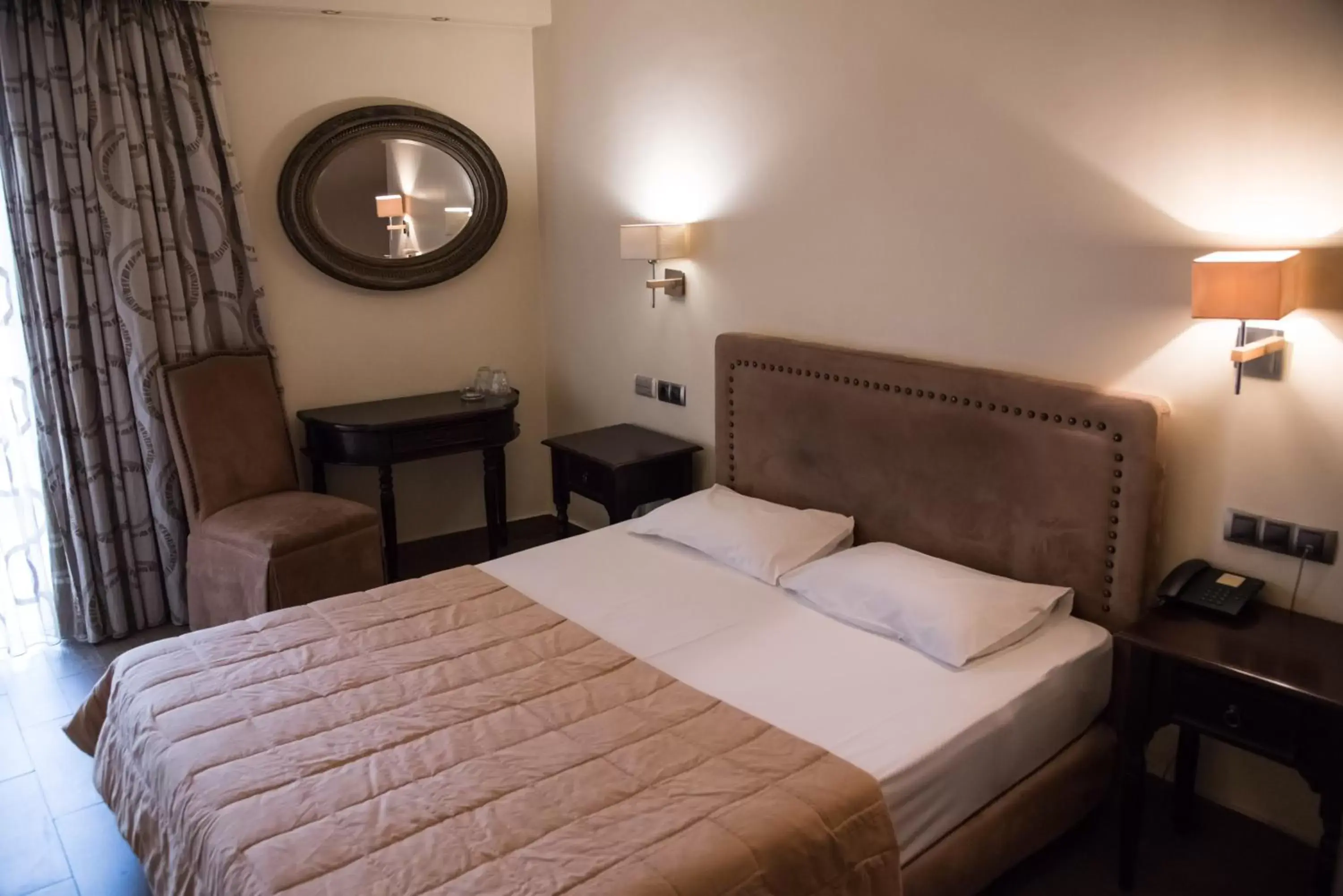Bedroom, Bed in Hotel Maroussi