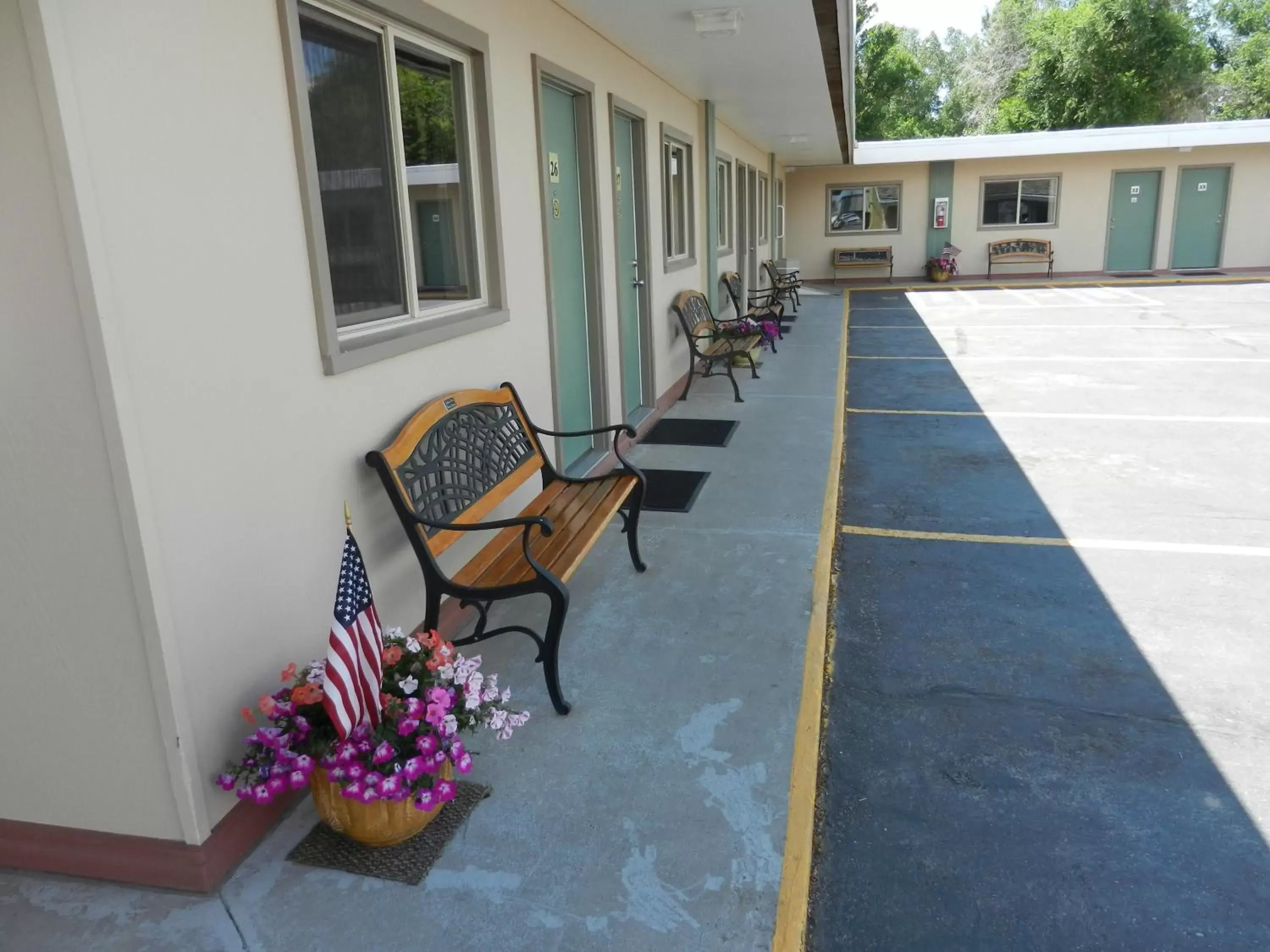 Area and facilities in Paintbrush Motel