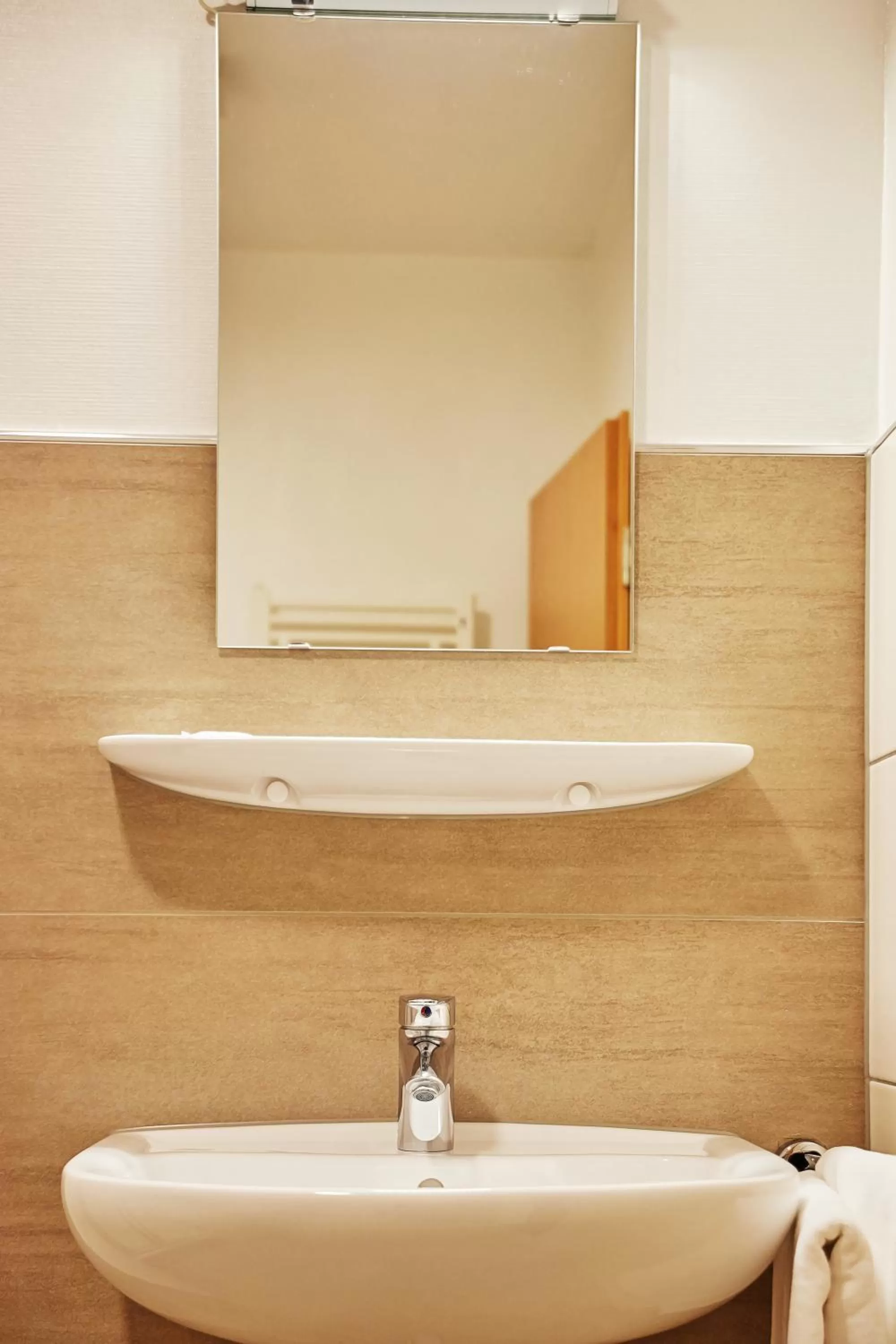 Bathroom in Joos Hotel