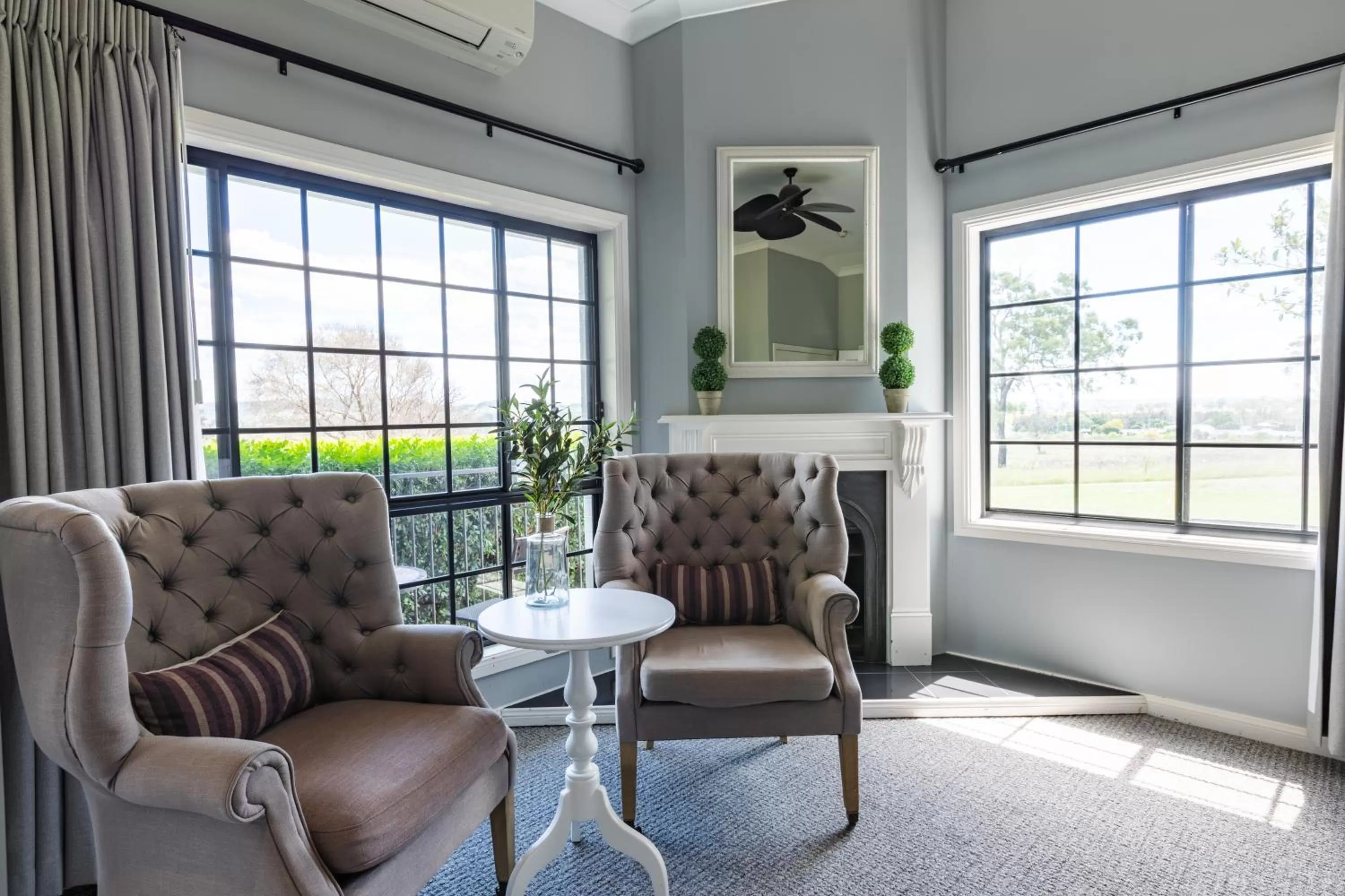 Seating area in Camden Valley Inn