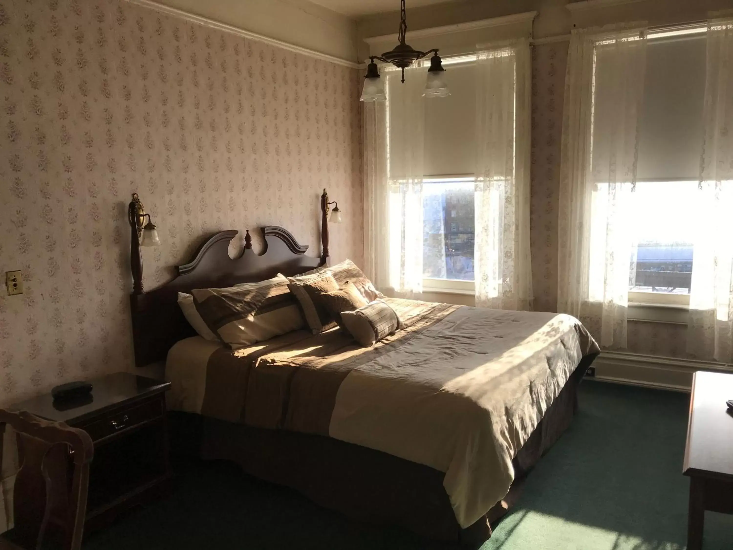 Bed in Historic Franklin Hotel