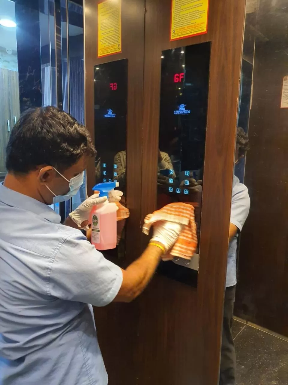 People in Arihanth Inn