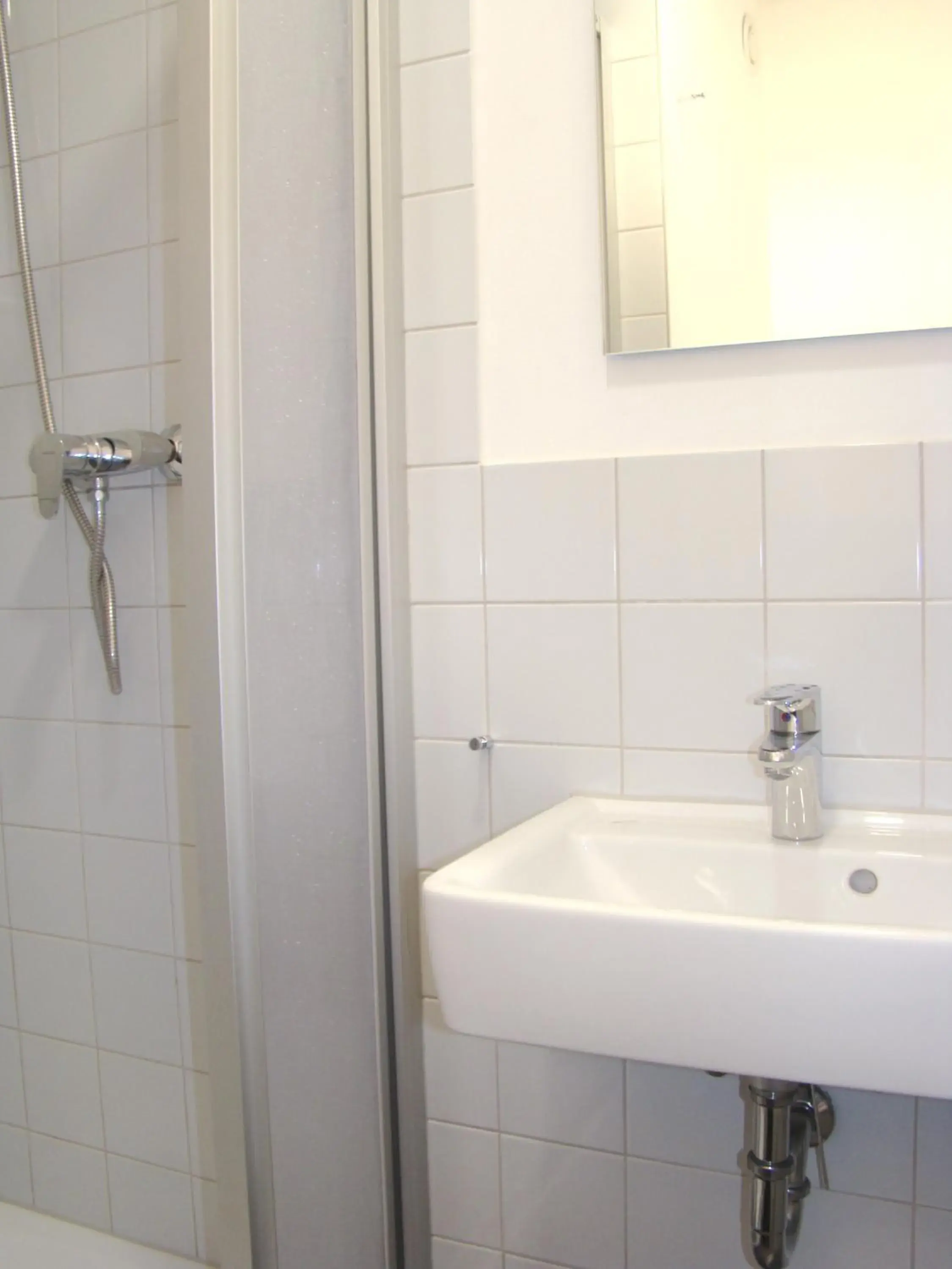 Area and facilities, Bathroom in BNB near Brandenburg Gate - Rooms & Apartments