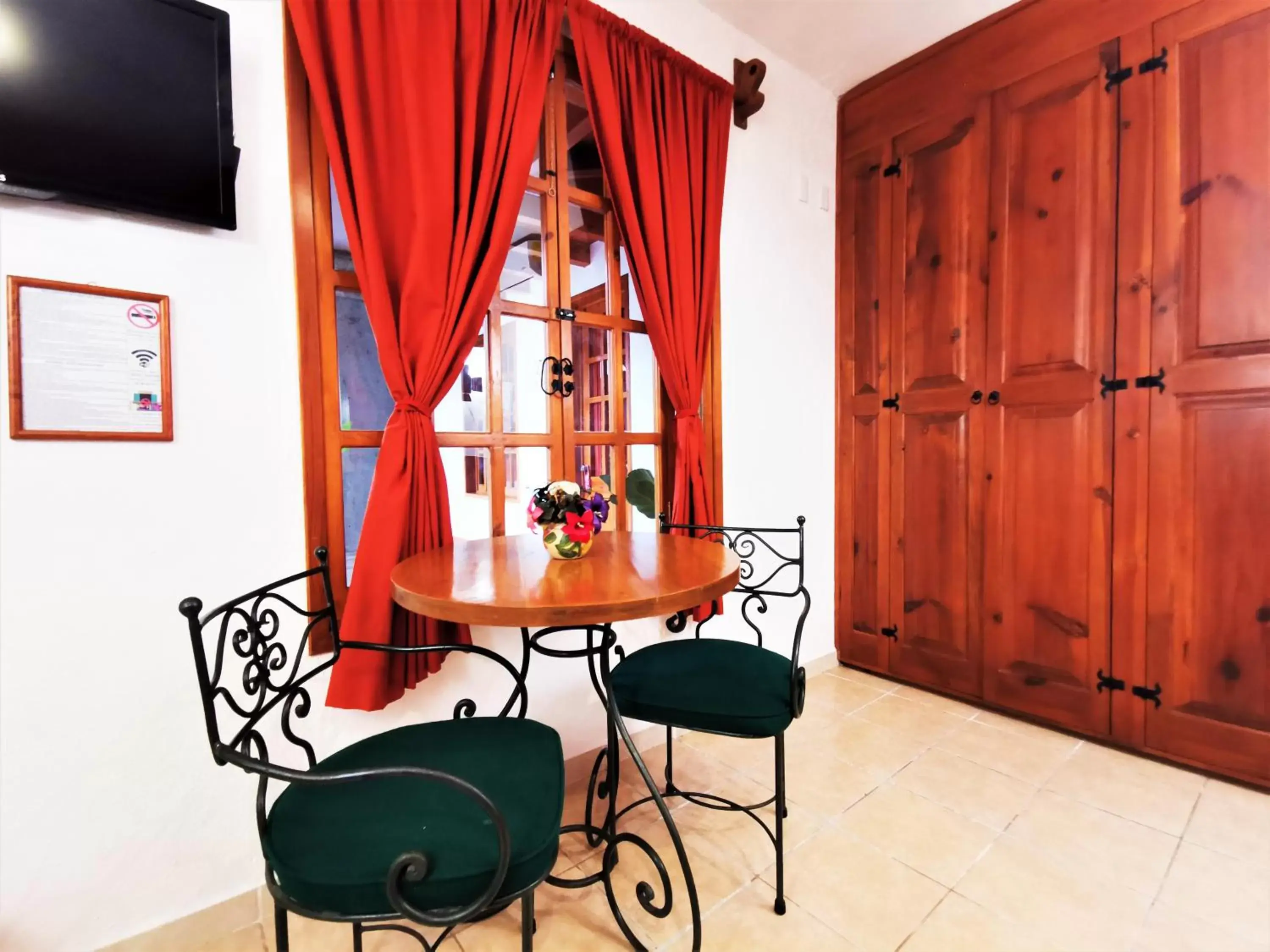 Bedroom, Seating Area in Hotel Casa de la Tía Tere