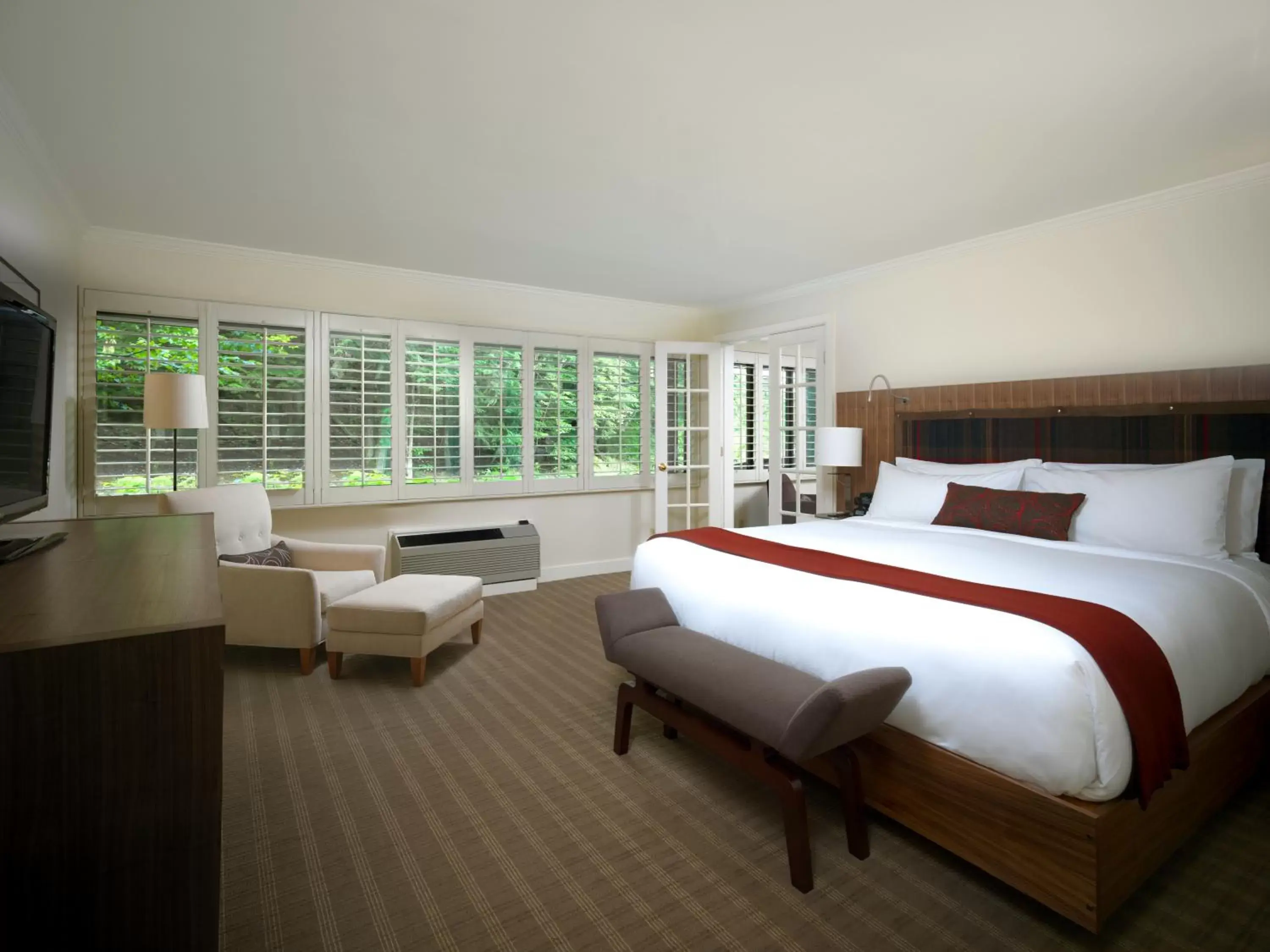 Photo of the whole room, Bed in Topnotch Resort