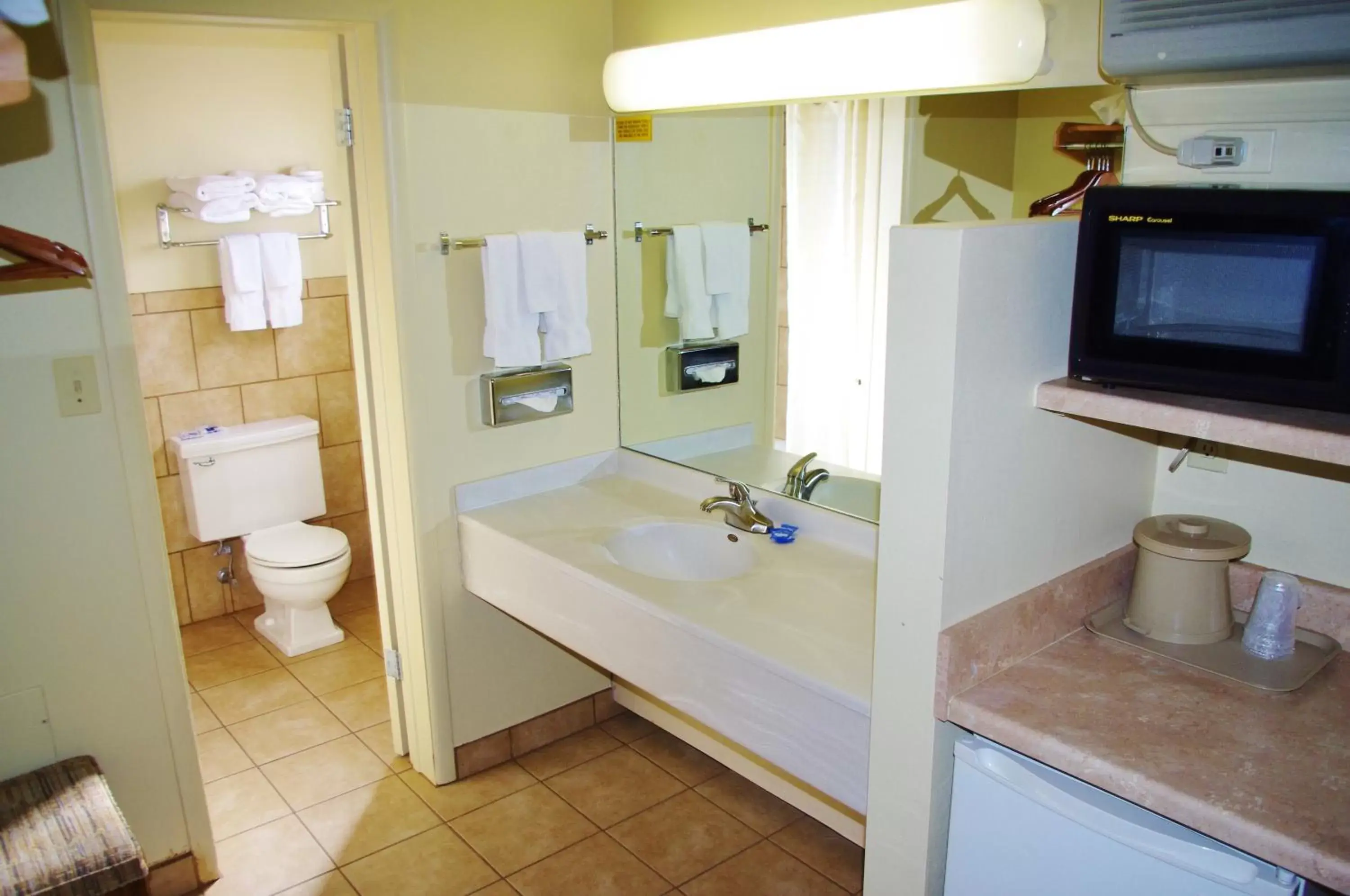 Bathroom in Glenwood Springs Cedar Lodge