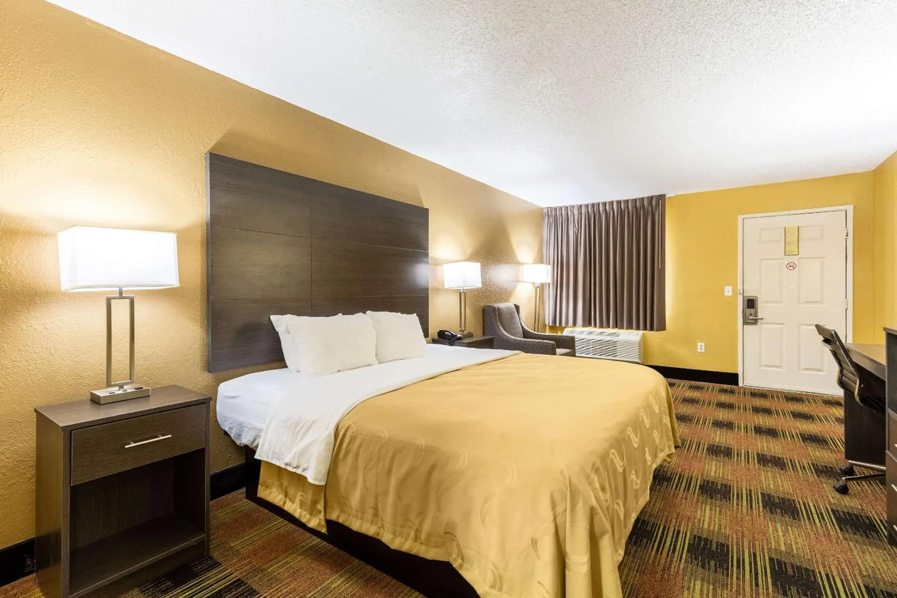 Photo of the whole room, Bed in Quality Inn Mobile West Tillmans Corner Mobile AL