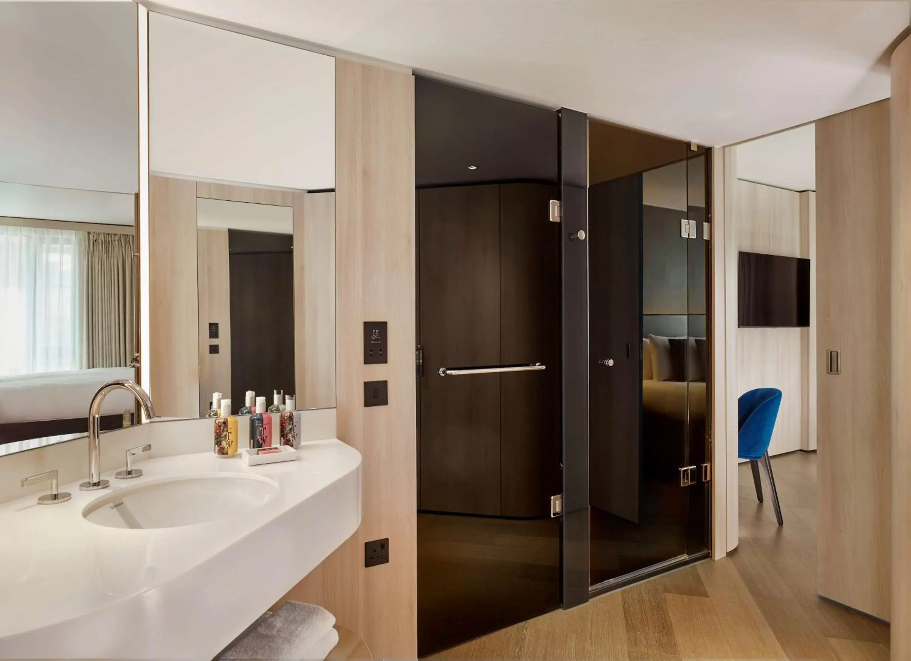 Bedroom, Bathroom in The Westminster London, Curio Collection by Hilton