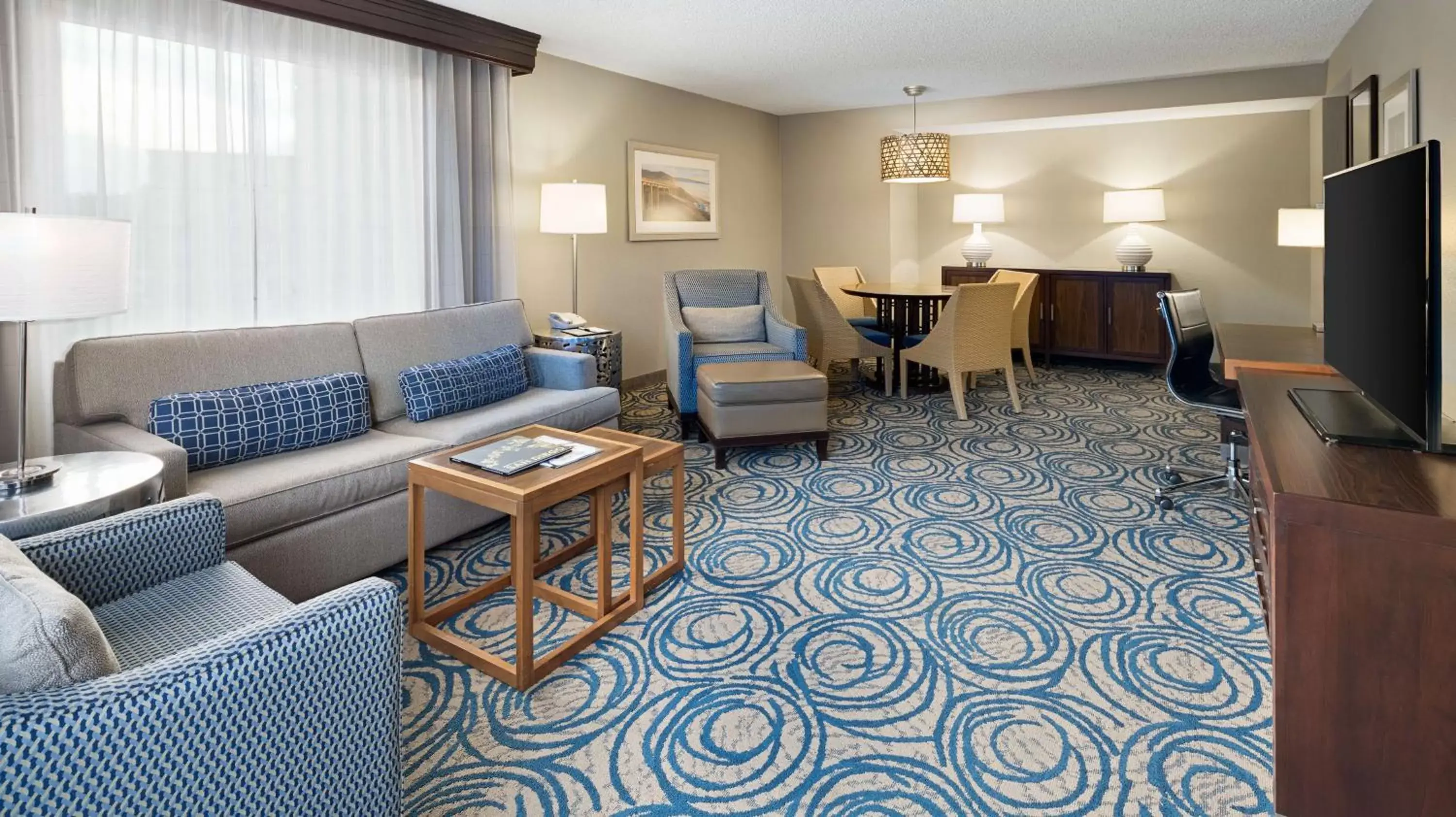 Bedroom, Seating Area in DoubleTree by Hilton San Diego Del Mar