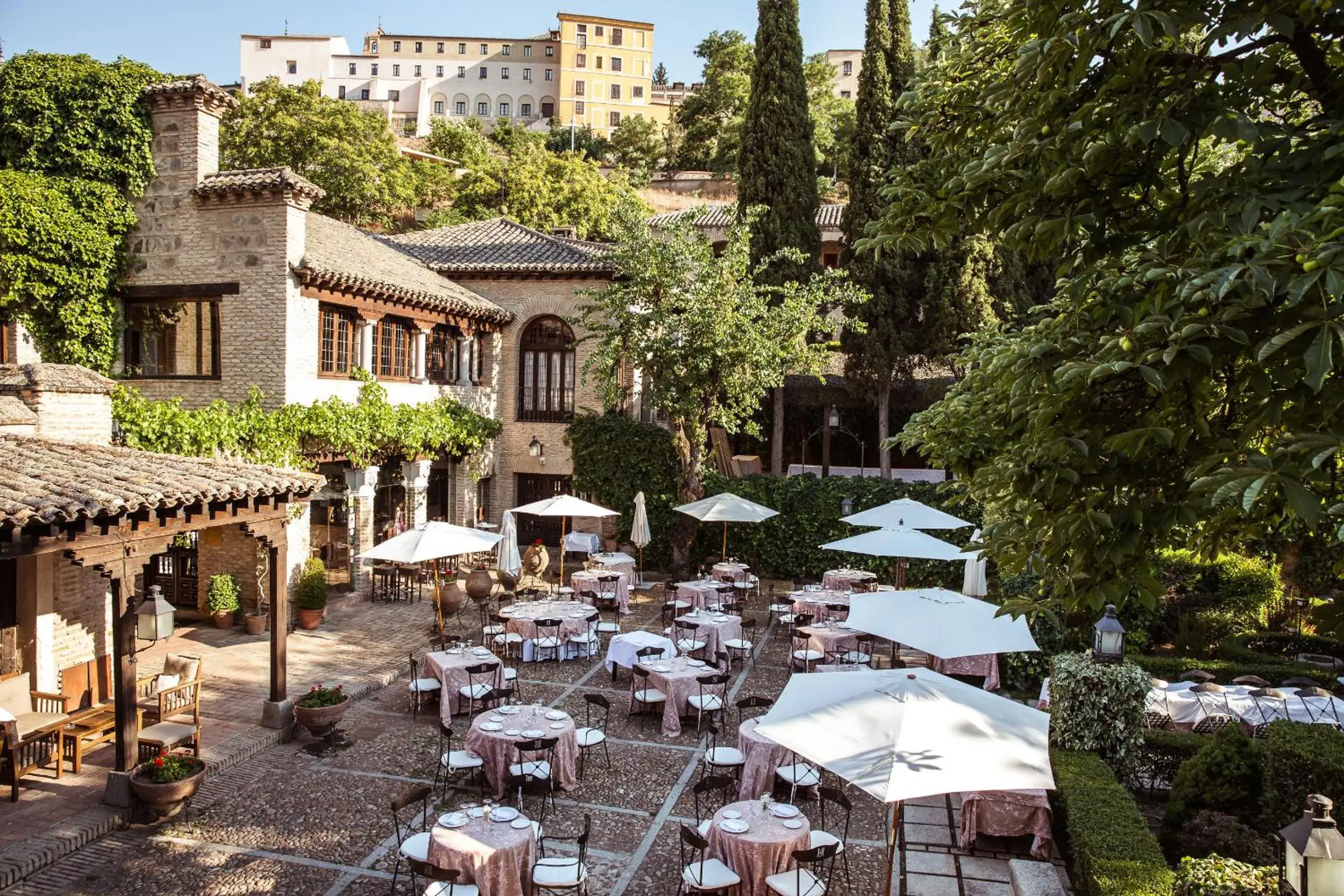 Restaurant/Places to Eat in Hotel Hacienda del Cardenal