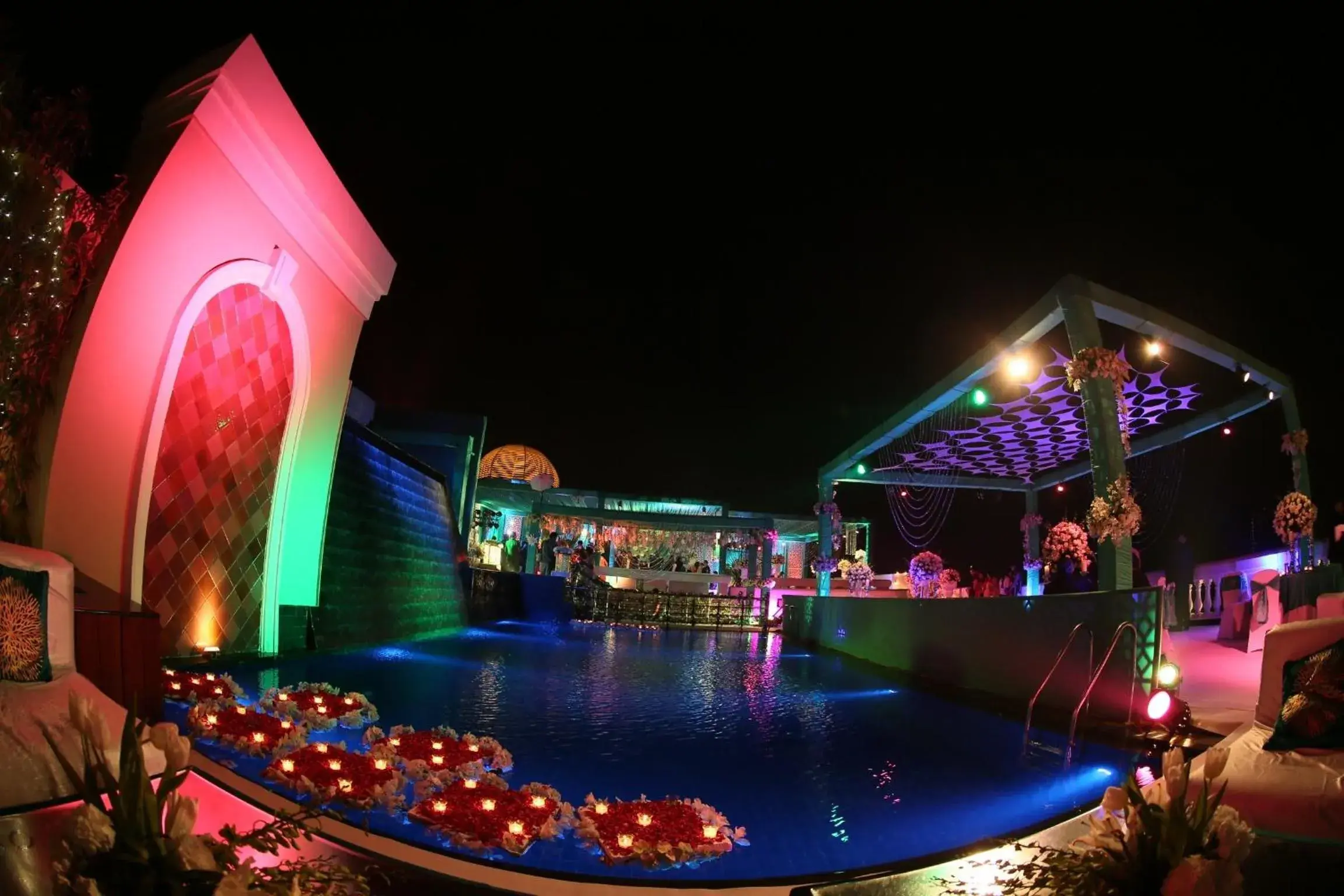 Swimming pool in The Pllazio Hotel Swimming pool in The Pllazio Hotel