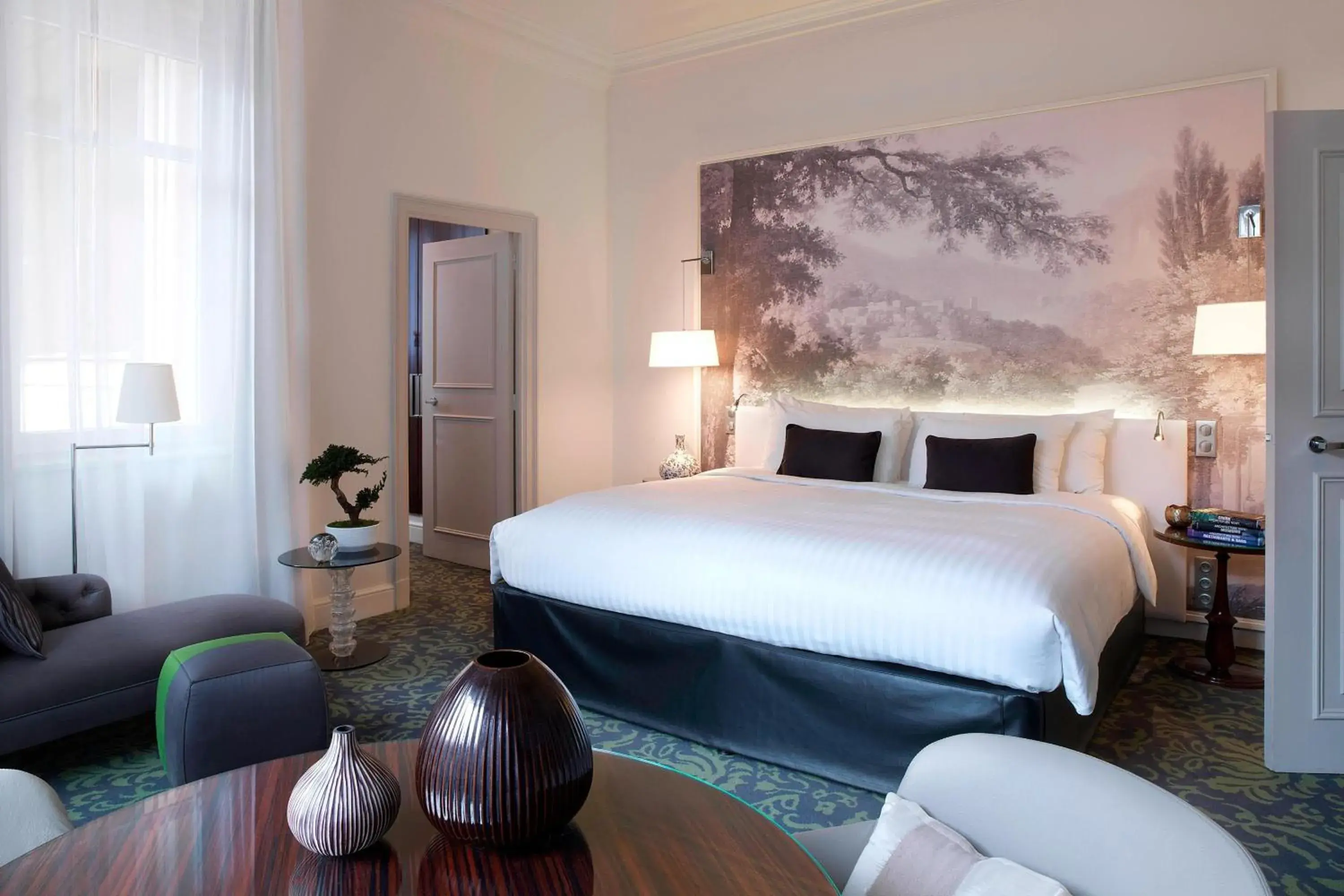 Bedroom, Bed in Renaissance Paris Nobel Tour Eiffel Hotel