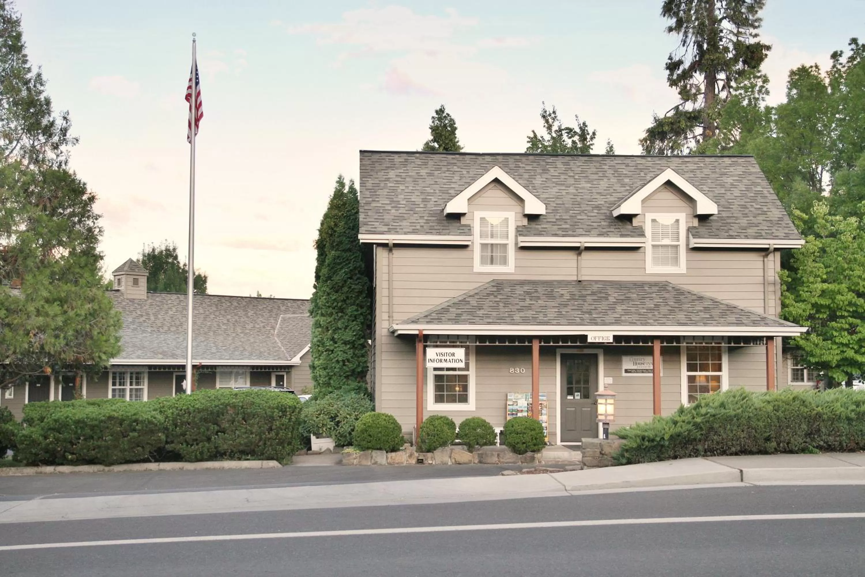 Facade/entrance in Wine Country Inn